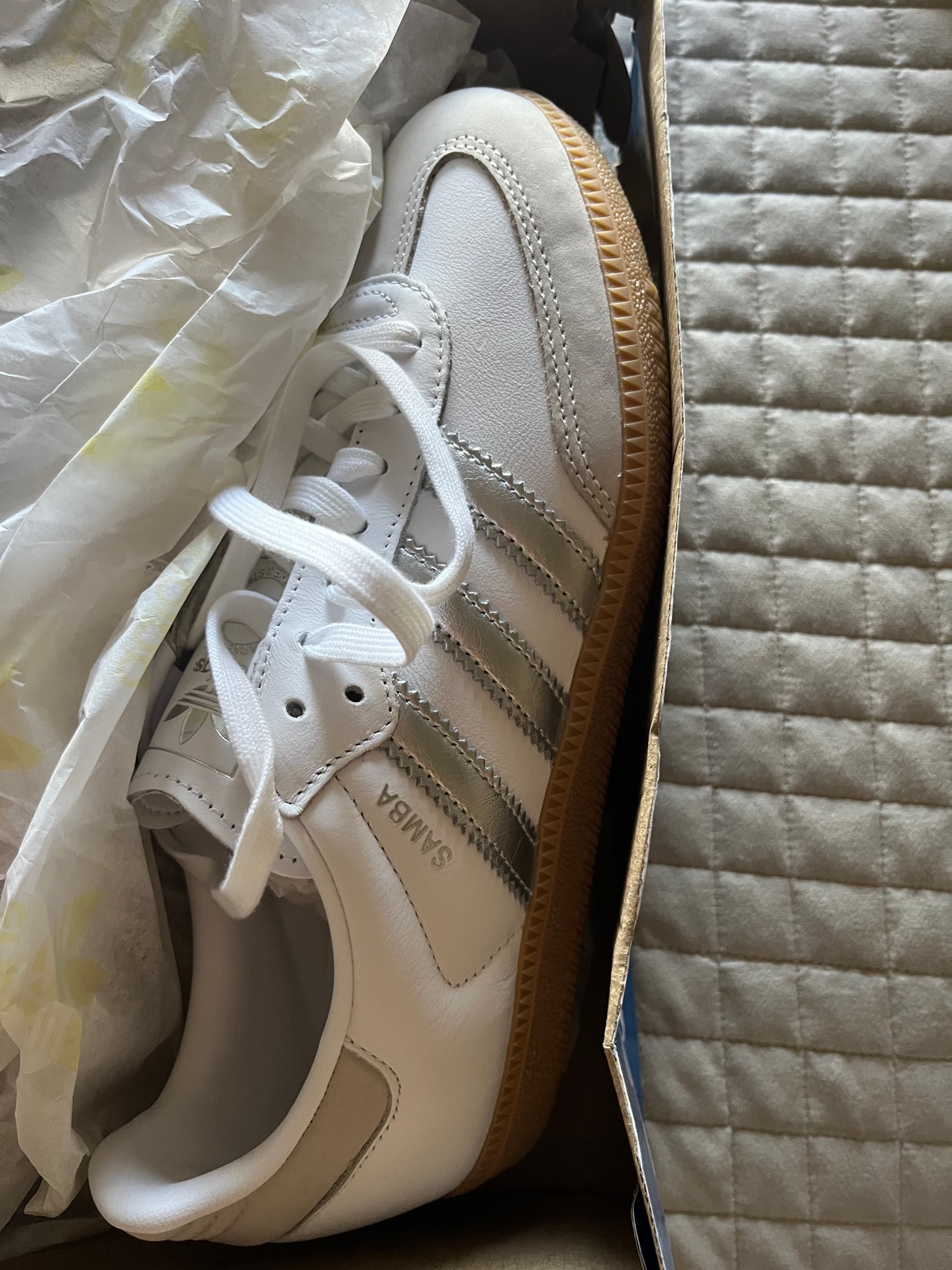 Photo by https://trato-hecho.nyc3.digitaloceanspaces.com/nextImages/(1)-adidas-samba-IMG_2741.jpeg