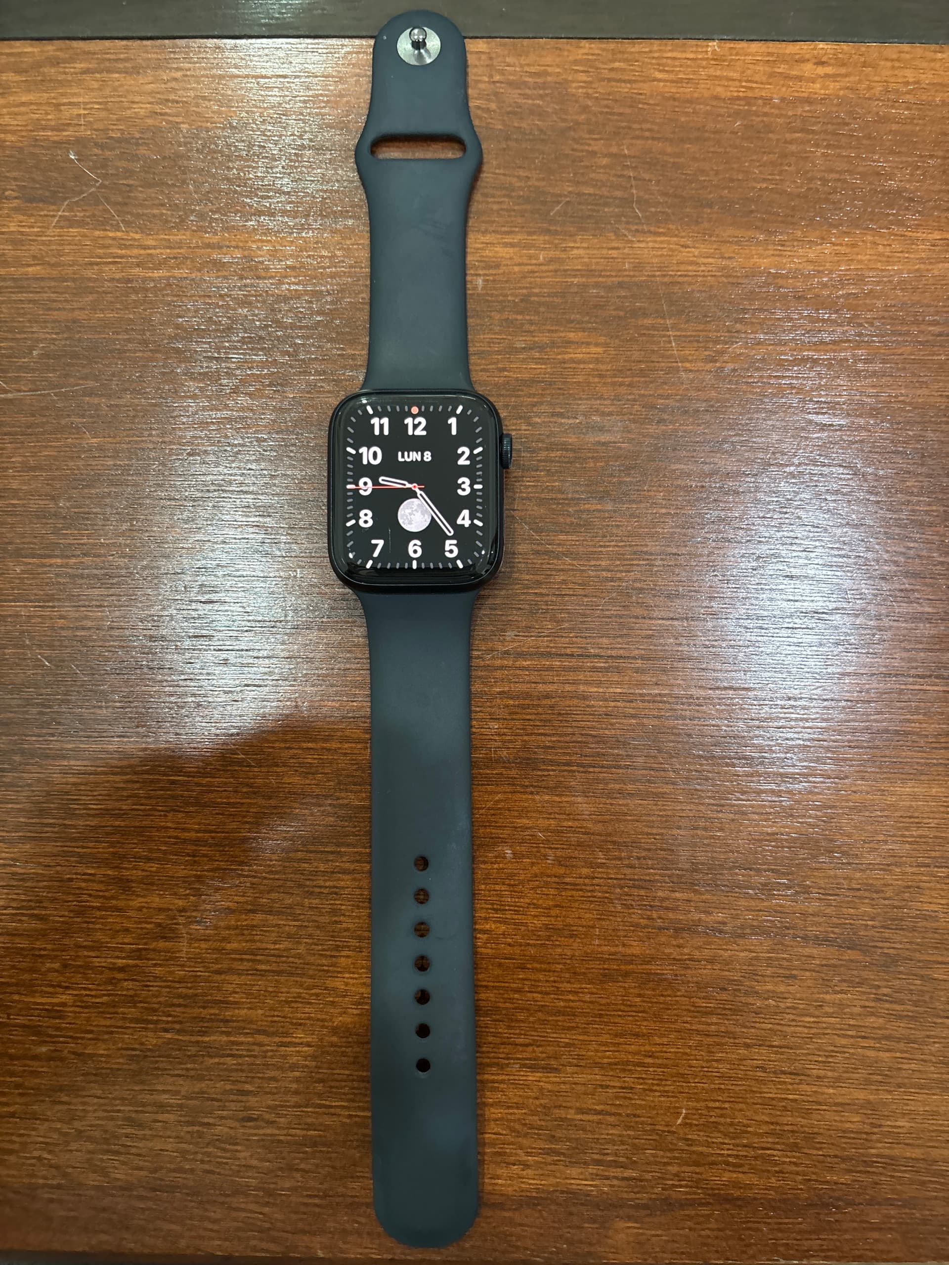Photo by https://trato-hecho.nyc3.digitaloceanspaces.com/nextImages/(1)-apple-watch-se-44-mm-image.jpg