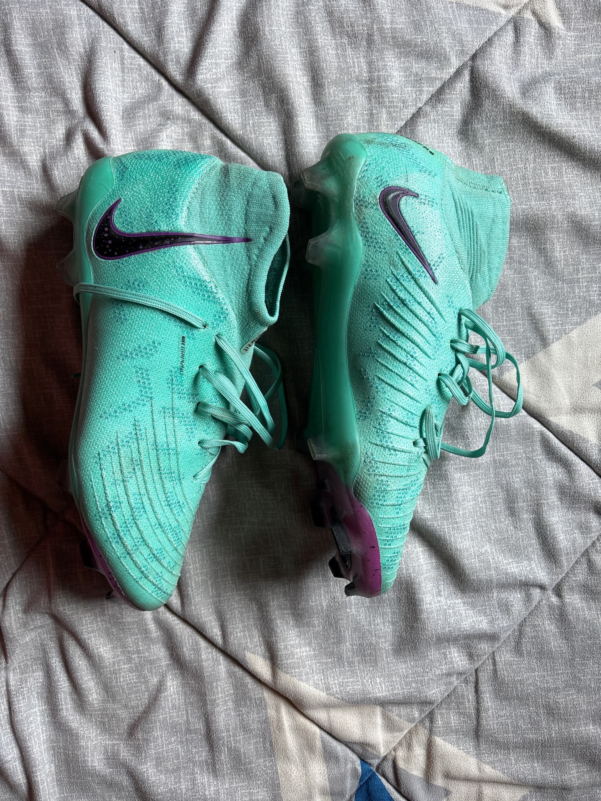 Photo by https://trato-hecho.nyc3.digitaloceanspaces.com/nextImages/(1)-botines-nike-phantom-luna-image.jpg