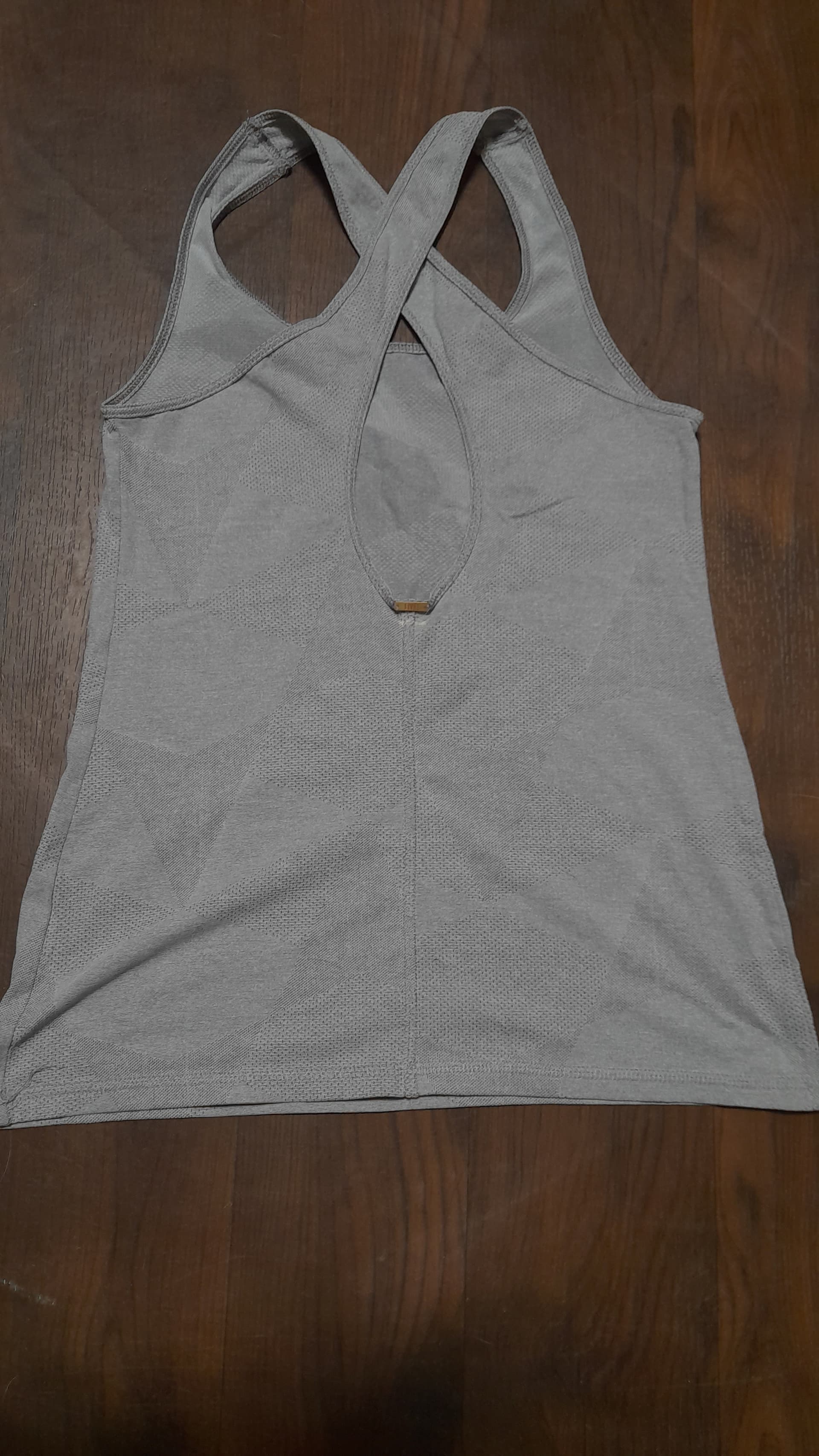 Photo by https://trato-hecho.nyc3.digitaloceanspaces.com/nextImages/(1)-camisilla-20250519_110627.jpg