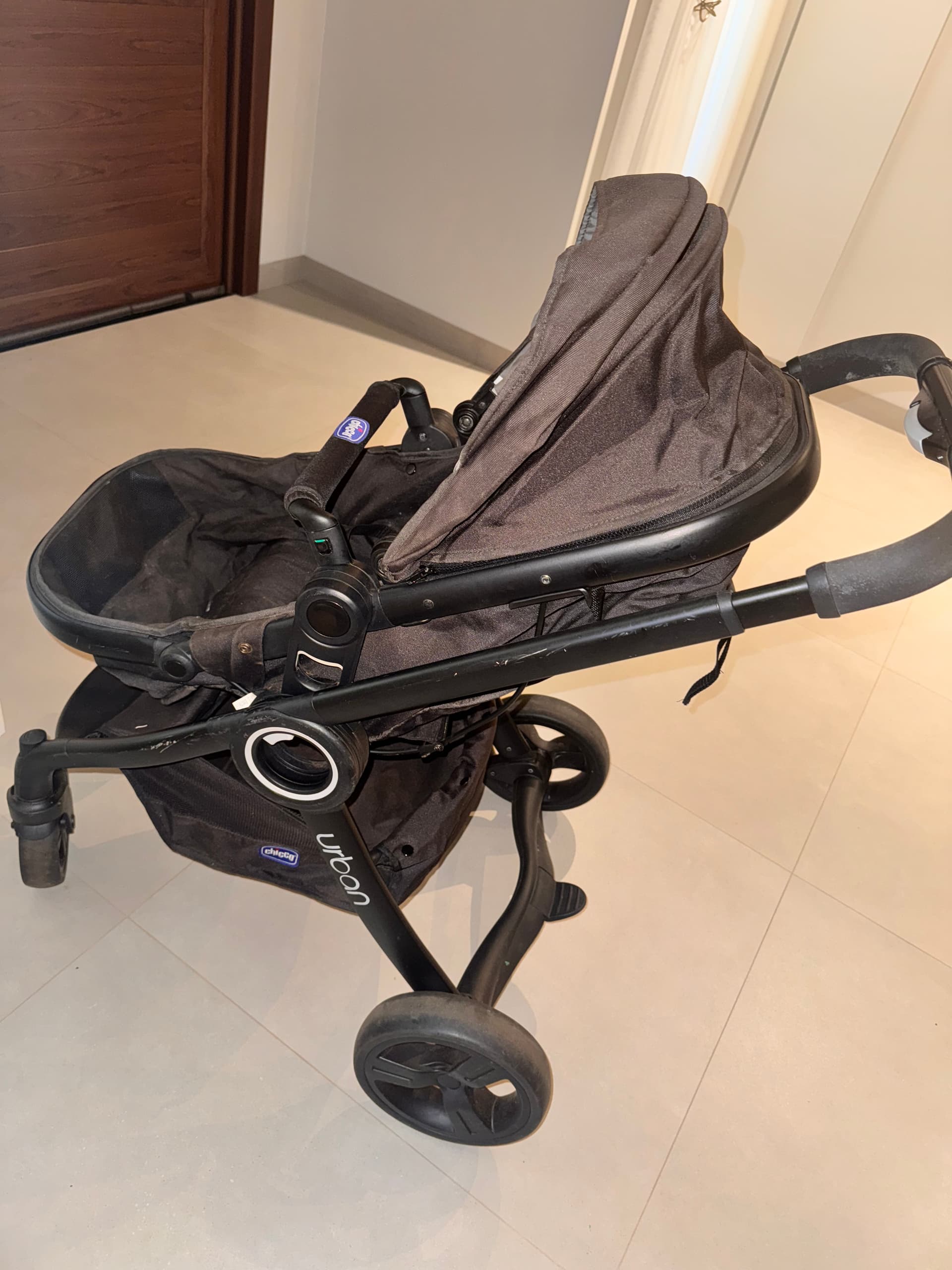Photo by https://trato-hecho.nyc3.digitaloceanspaces.com/nextImages/(1)-carrito-chicco-urban-IMG_6319.jpeg