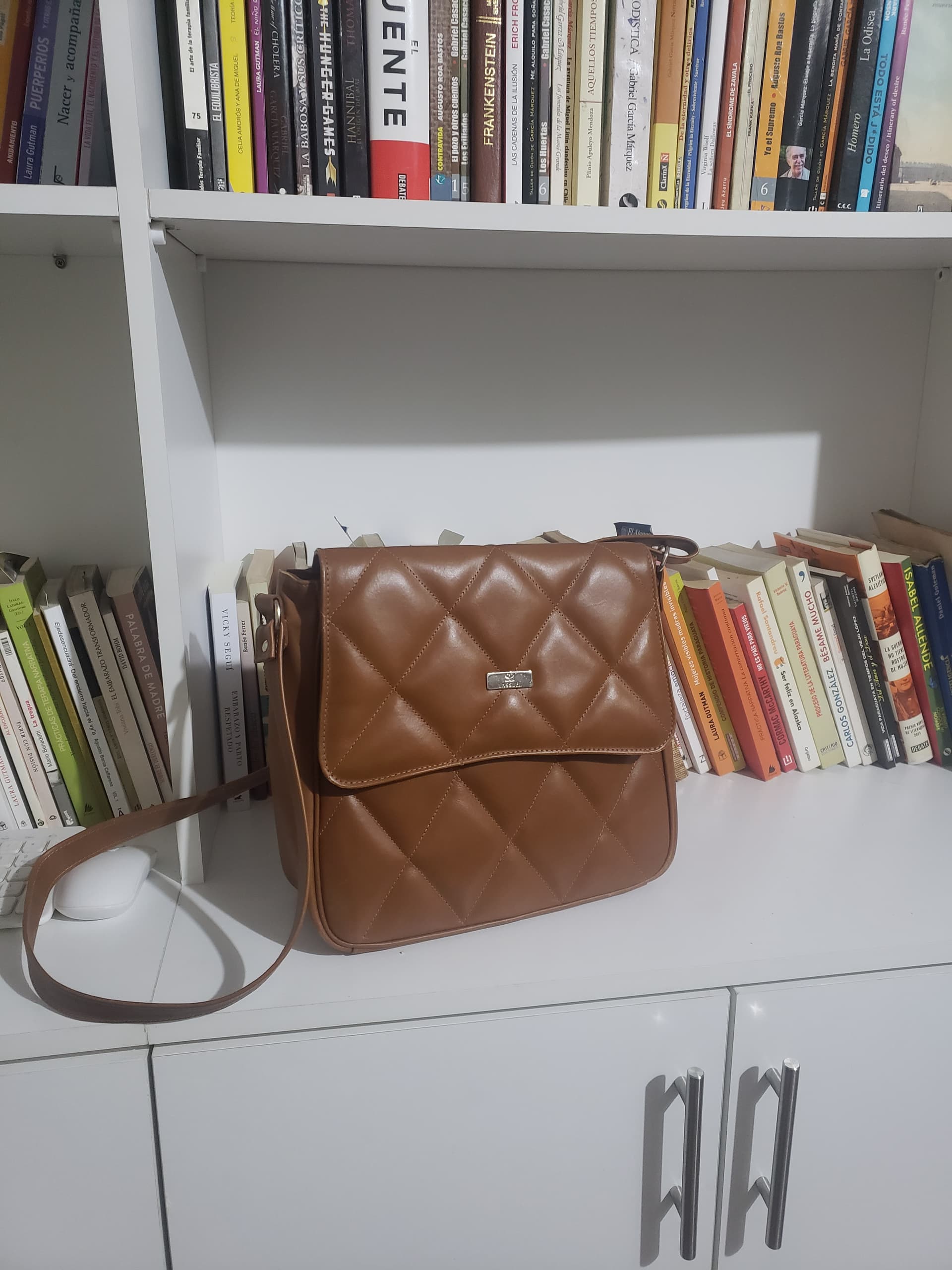 Photo by https://trato-hecho.nyc3.digitaloceanspaces.com/nextImages/(1)-cartera-1-20250930_194632.jpg