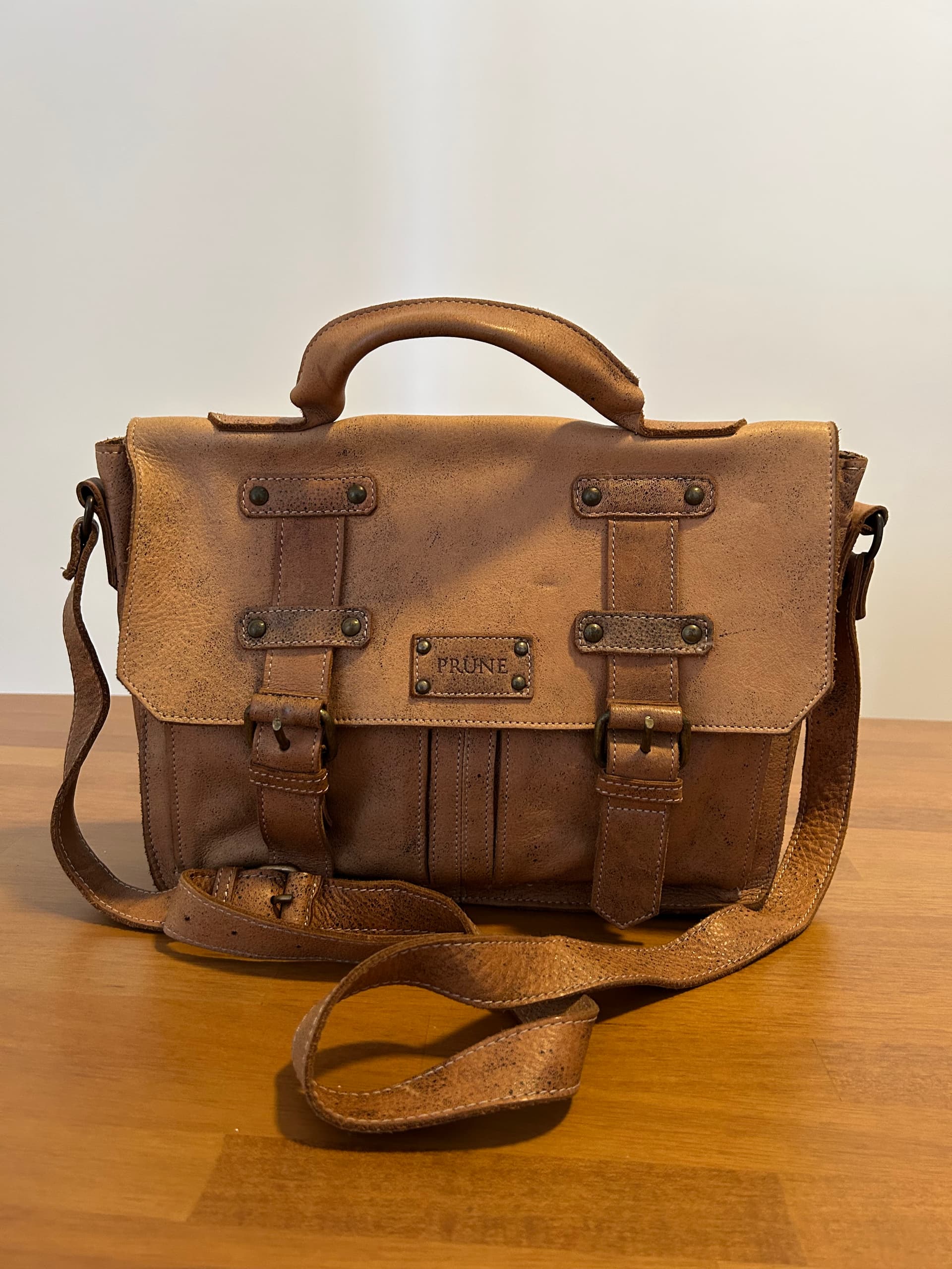 Photo by https://trato-hecho.nyc3.digitaloceanspaces.com/nextImages/(1)-cartera-prne-2-IMG_3900.jpeg