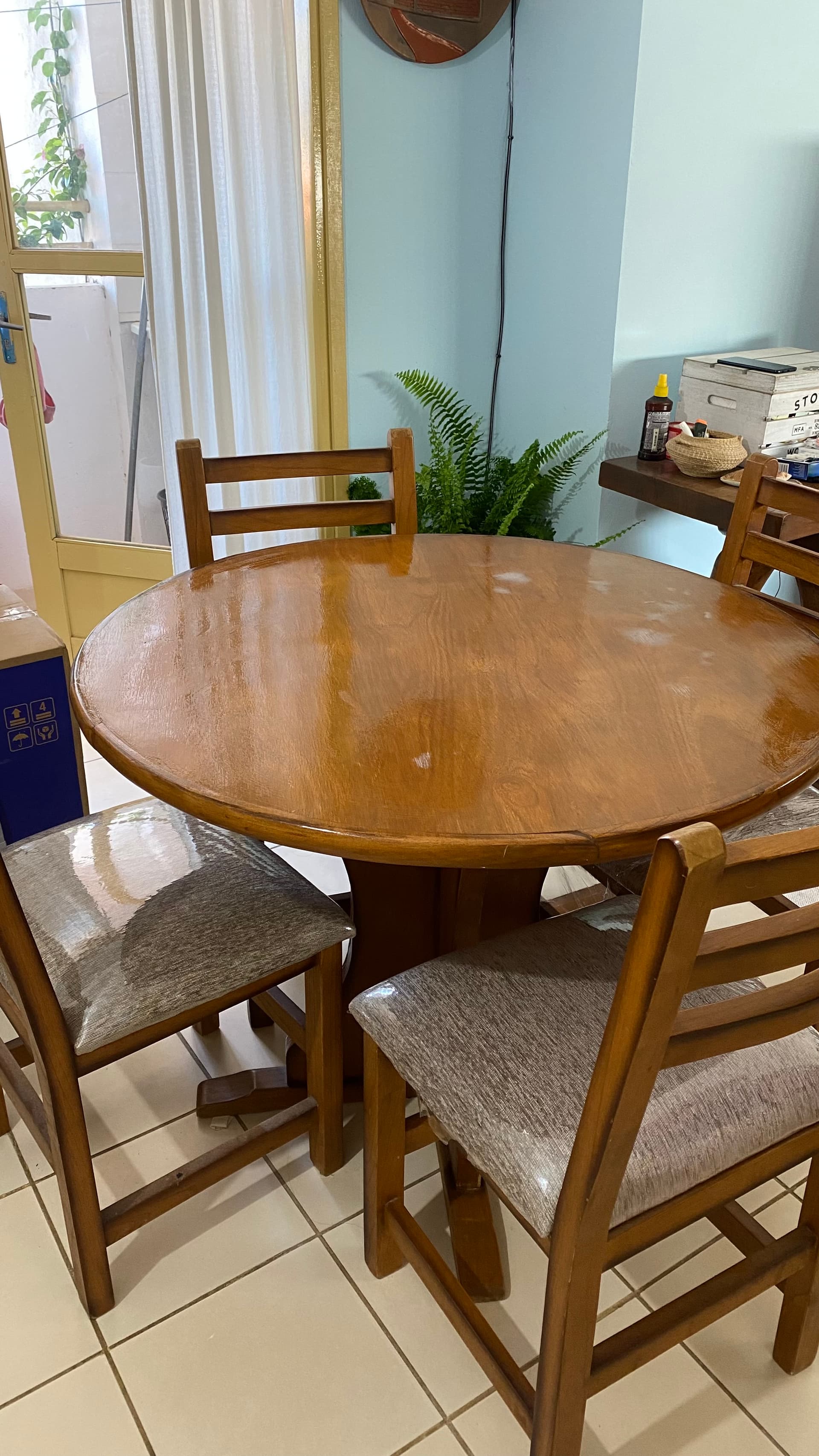 Photo by https://trato-hecho.nyc3.digitaloceanspaces.com/nextImages/(1)-juego-de-comedor-30-IMG_4921.jpeg