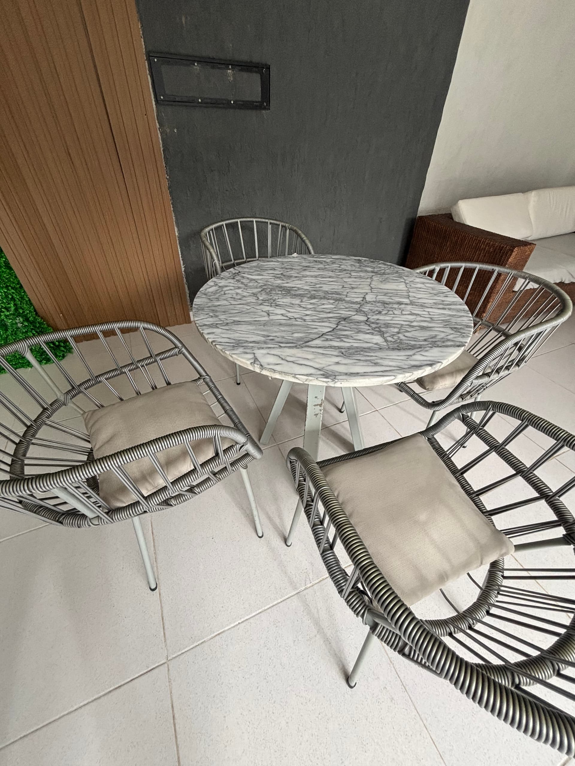 Photo by https://trato-hecho.nyc3.digitaloceanspaces.com/nextImages/(1)-juego-de-comedor-32-IMG_0470.jpeg