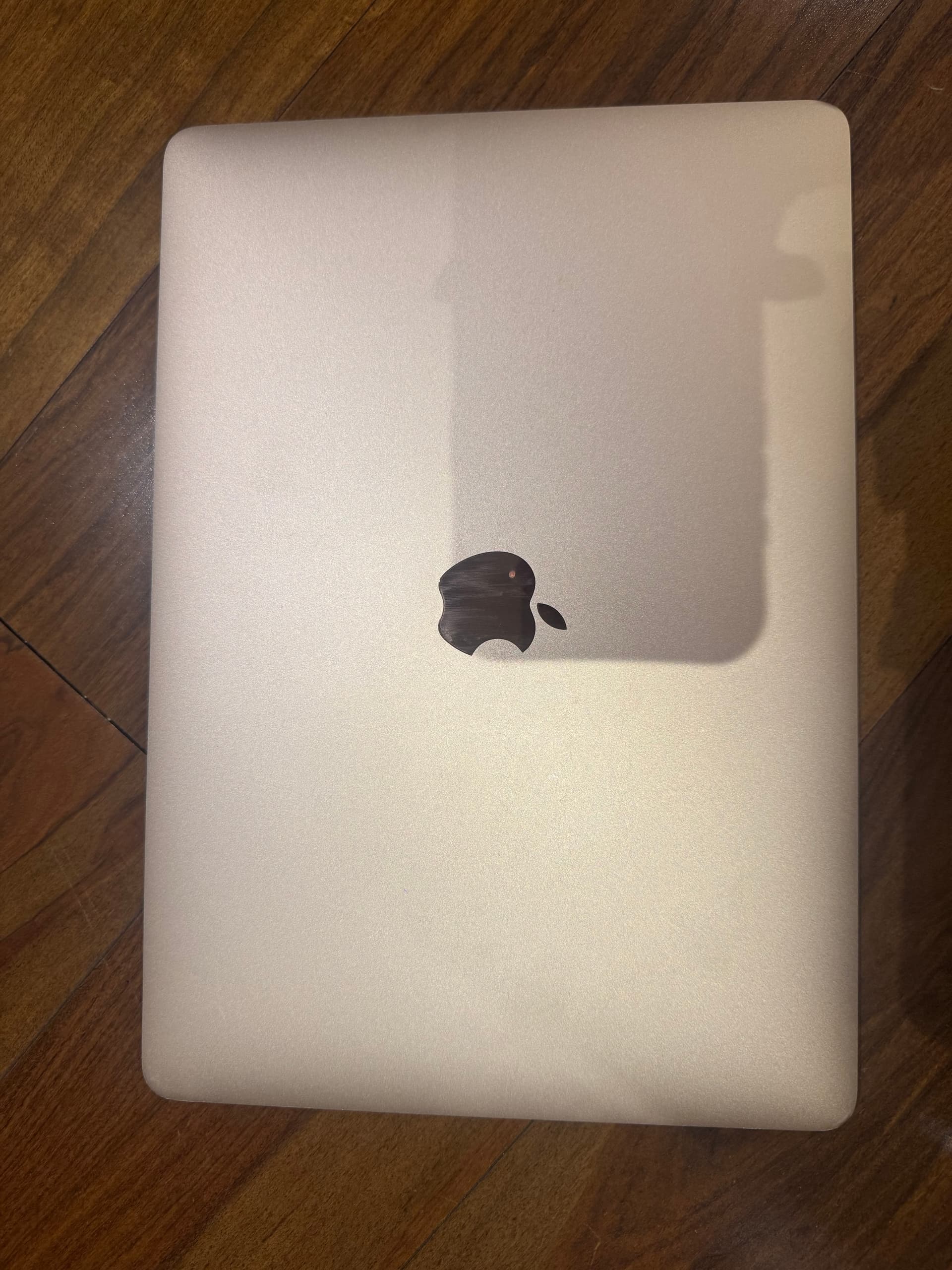 Photo by https://trato-hecho.nyc3.digitaloceanspaces.com/nextImages/(1)-macbook-air-13-156gb-1-IMG_6780.jpeg