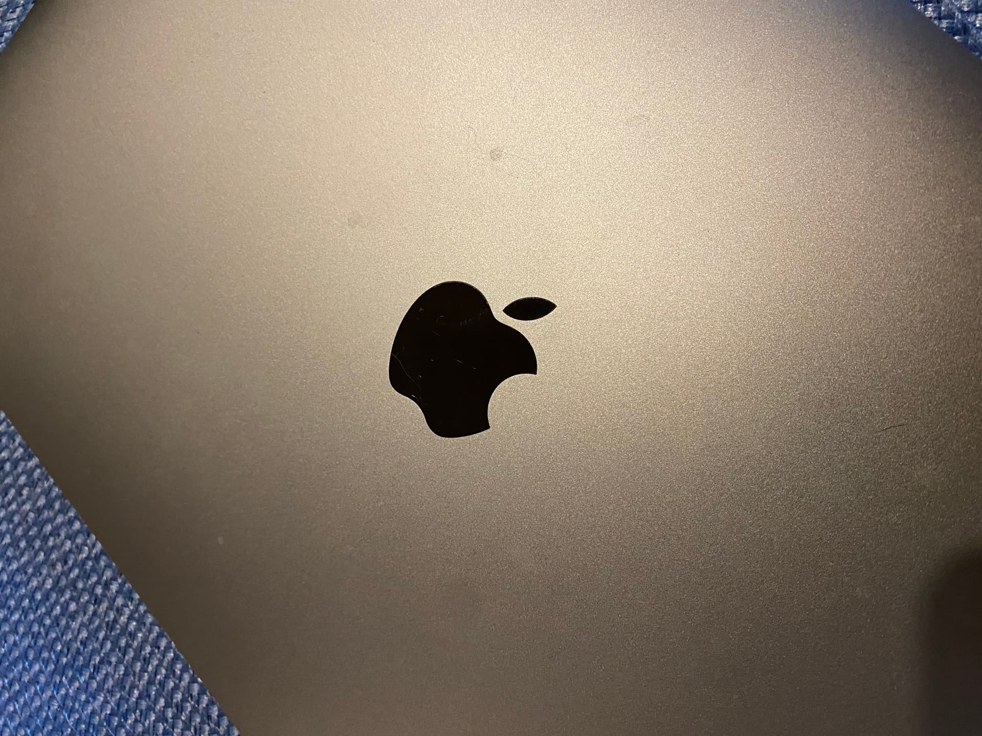 Photo by https://trato-hecho.nyc3.digitaloceanspaces.com/nextImages/(1)-macbook-pro-2017-IMG_0628.jpeg