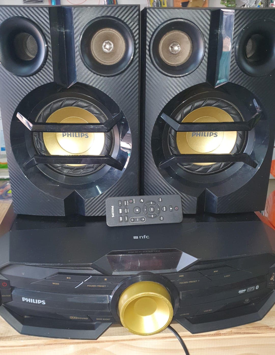 Photo by https://trato-hecho.nyc3.digitaloceanspaces.com/nextImages/(1)-mini-sistema-hi-fi-philips-1.jpeg