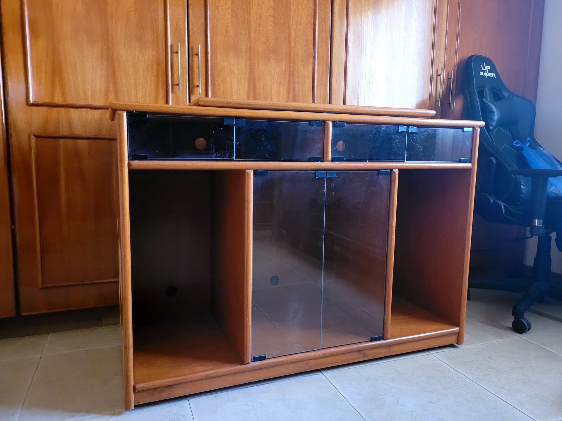 Photo by https://trato-hecho.nyc3.digitaloceanspaces.com/nextImages/(1)-mueble-de-tv-4-20250428_092842.jpg