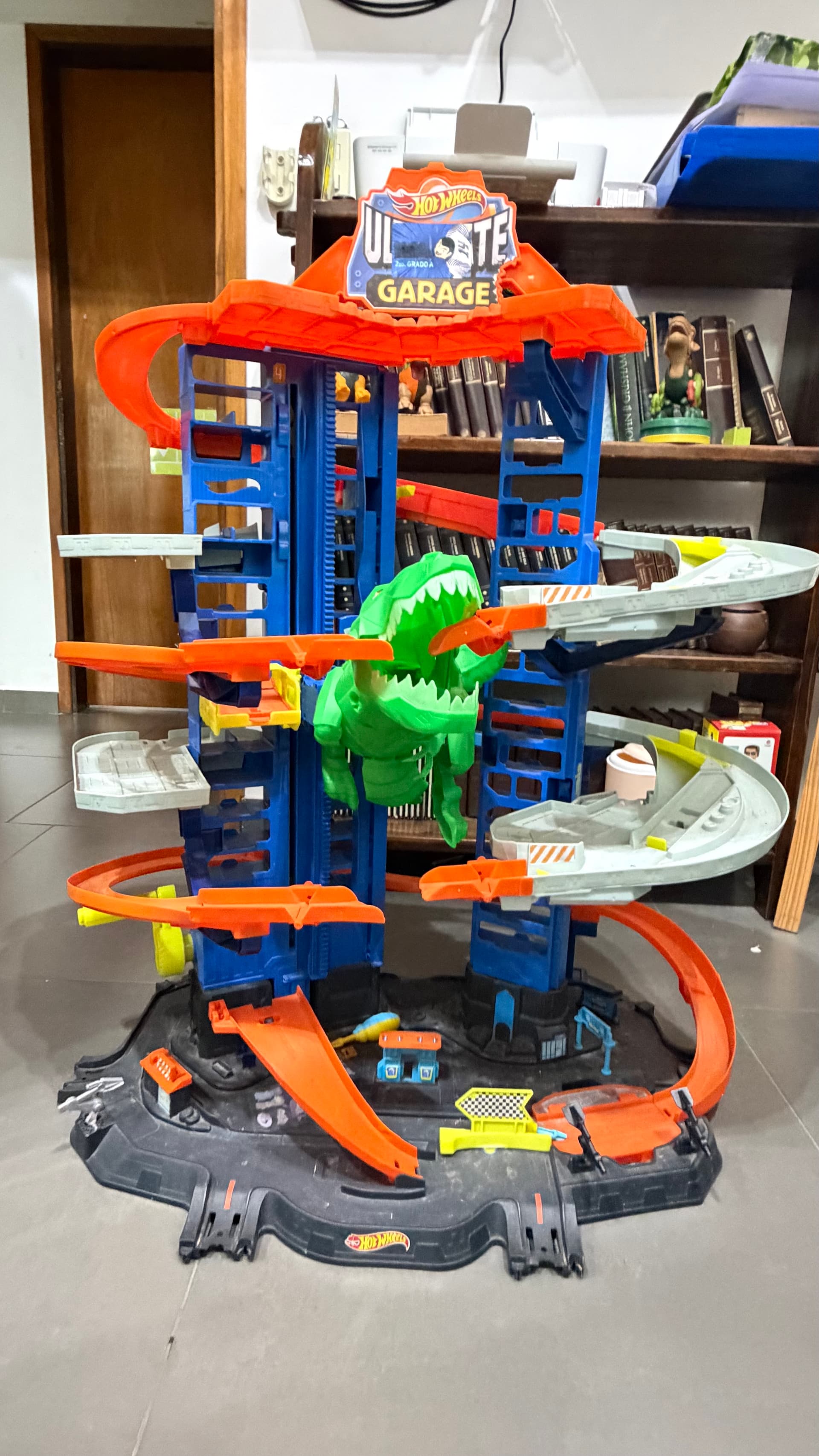 Photo by https://trato-hecho.nyc3.digitaloceanspaces.com/nextImages/(1)-pista-autos-hot-wheels-IMG_3714.jpeg