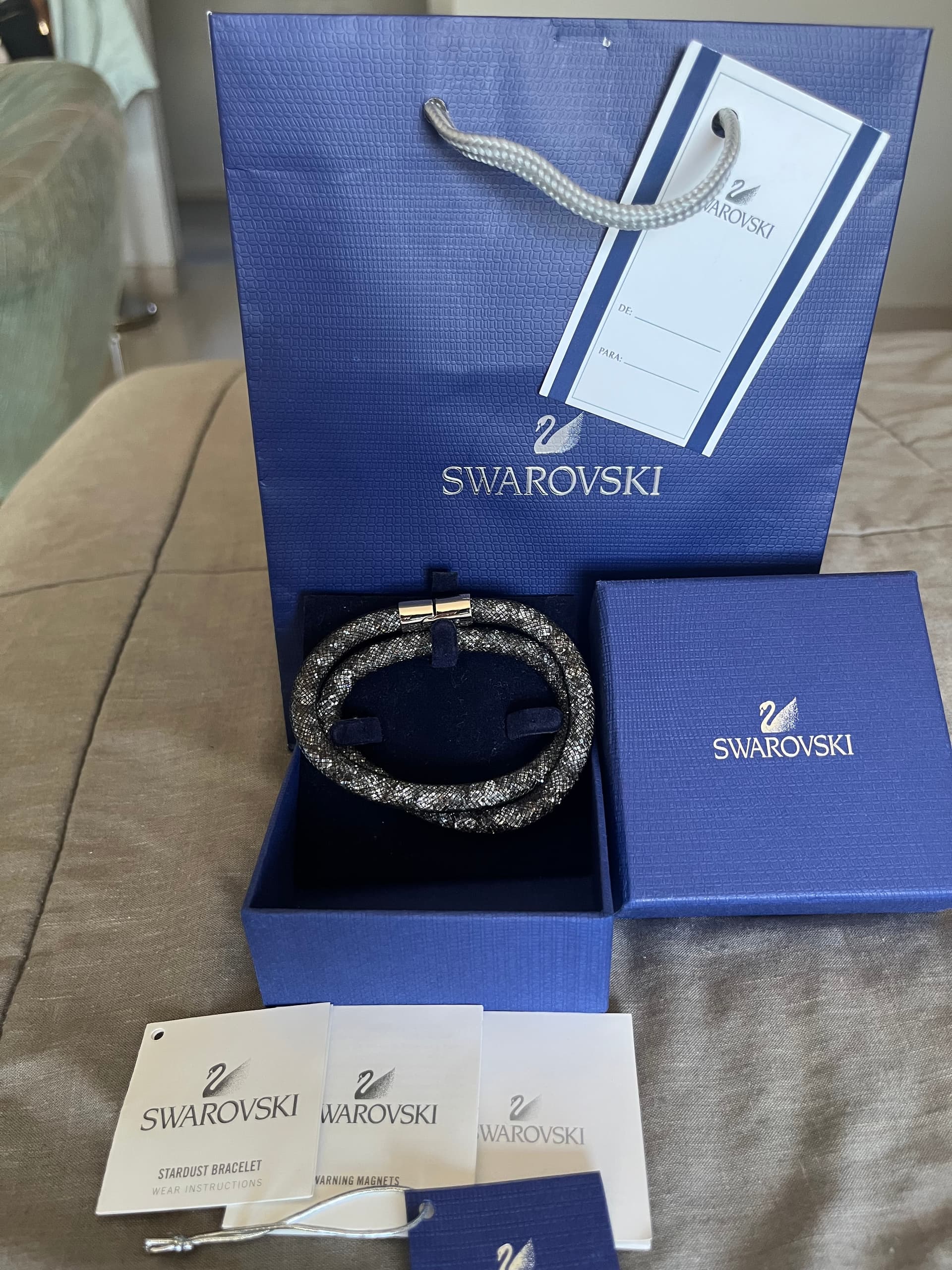 Photo by https://trato-hecho.nyc3.digitaloceanspaces.com/nextImages/(1)-pulsera-swarovski-IMG_5212.jpeg
