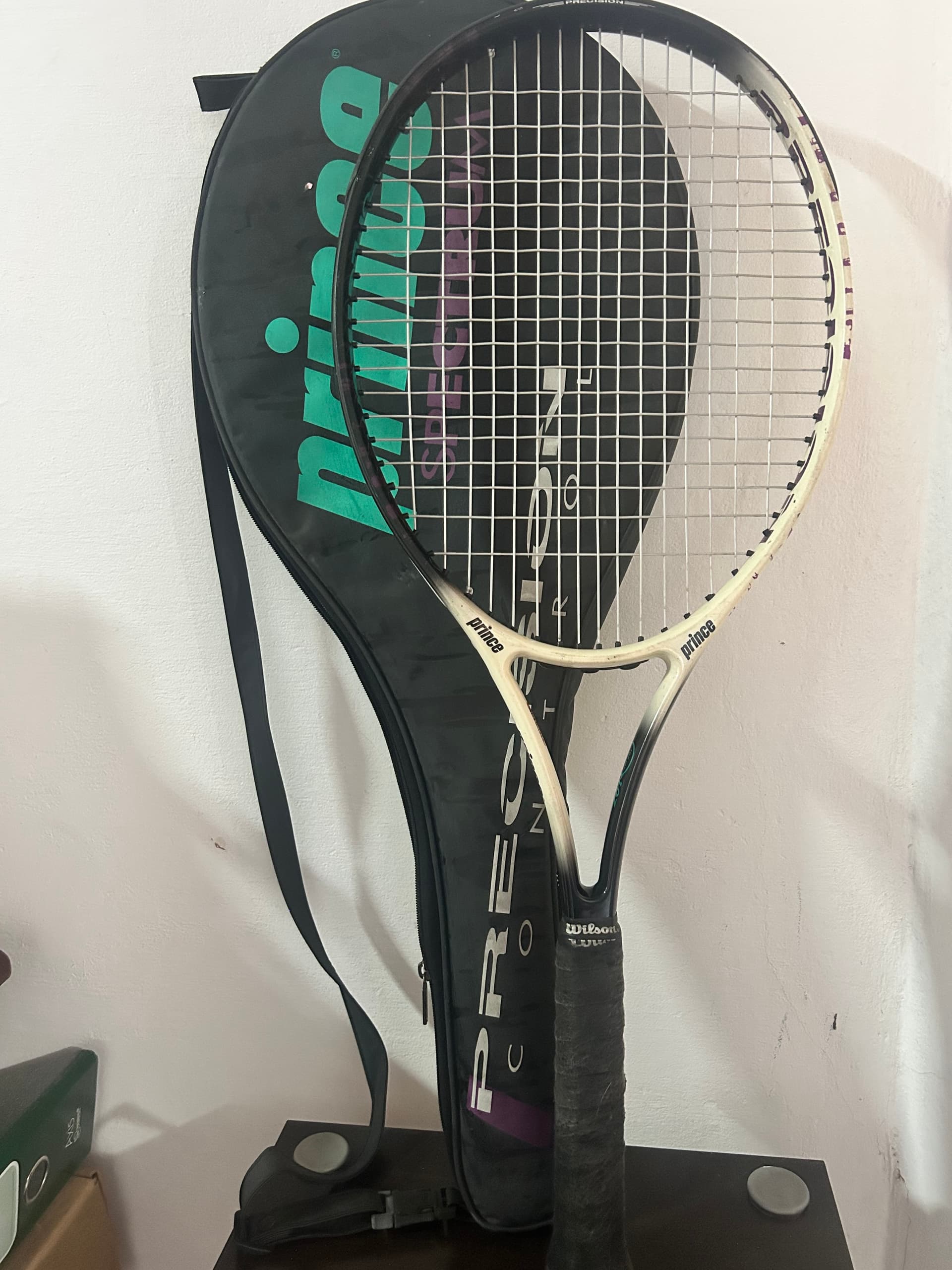 Photo by https://trato-hecho.nyc3.digitaloceanspaces.com/nextImages/(1)-raquetas-de-tenis-IMG_1429.jpeg