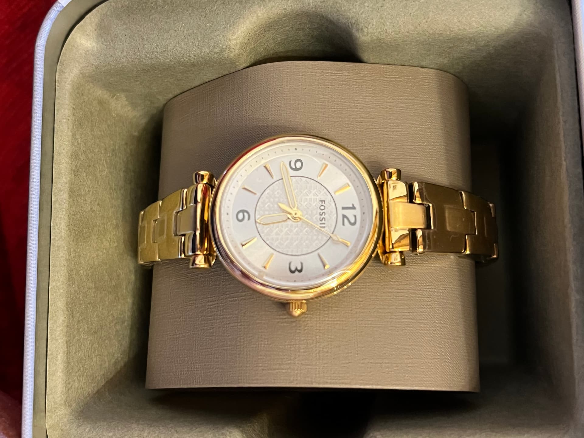 Photo by https://trato-hecho.nyc3.digitaloceanspaces.com/nextImages/(1)-reloj-fossil-IMG_8299.jpeg