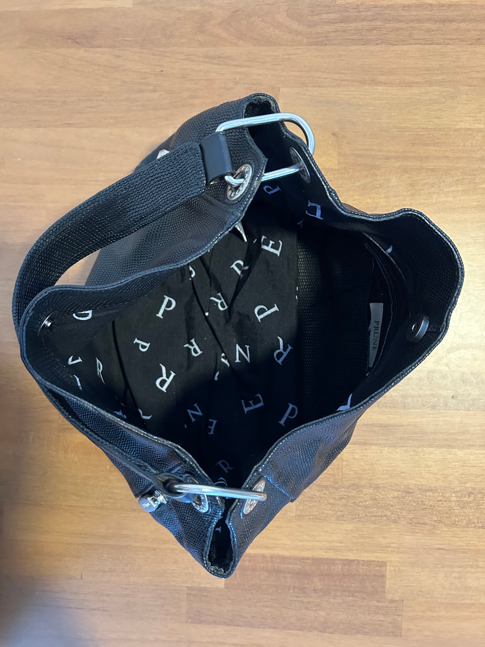 Photo by https://trato-hecho.nyc3.digitaloceanspaces.com/nextImages/(1)-remato-4-carteras-IMG_3894.jpeg