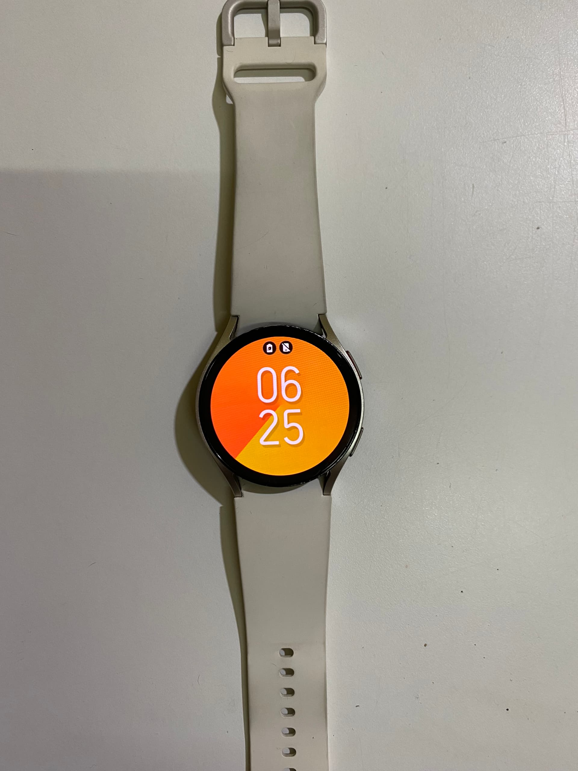 Photo by https://trato-hecho.nyc3.digitaloceanspaces.com/nextImages/(1)-samsung-galaxy-watch-6-IMG_0009.jpeg