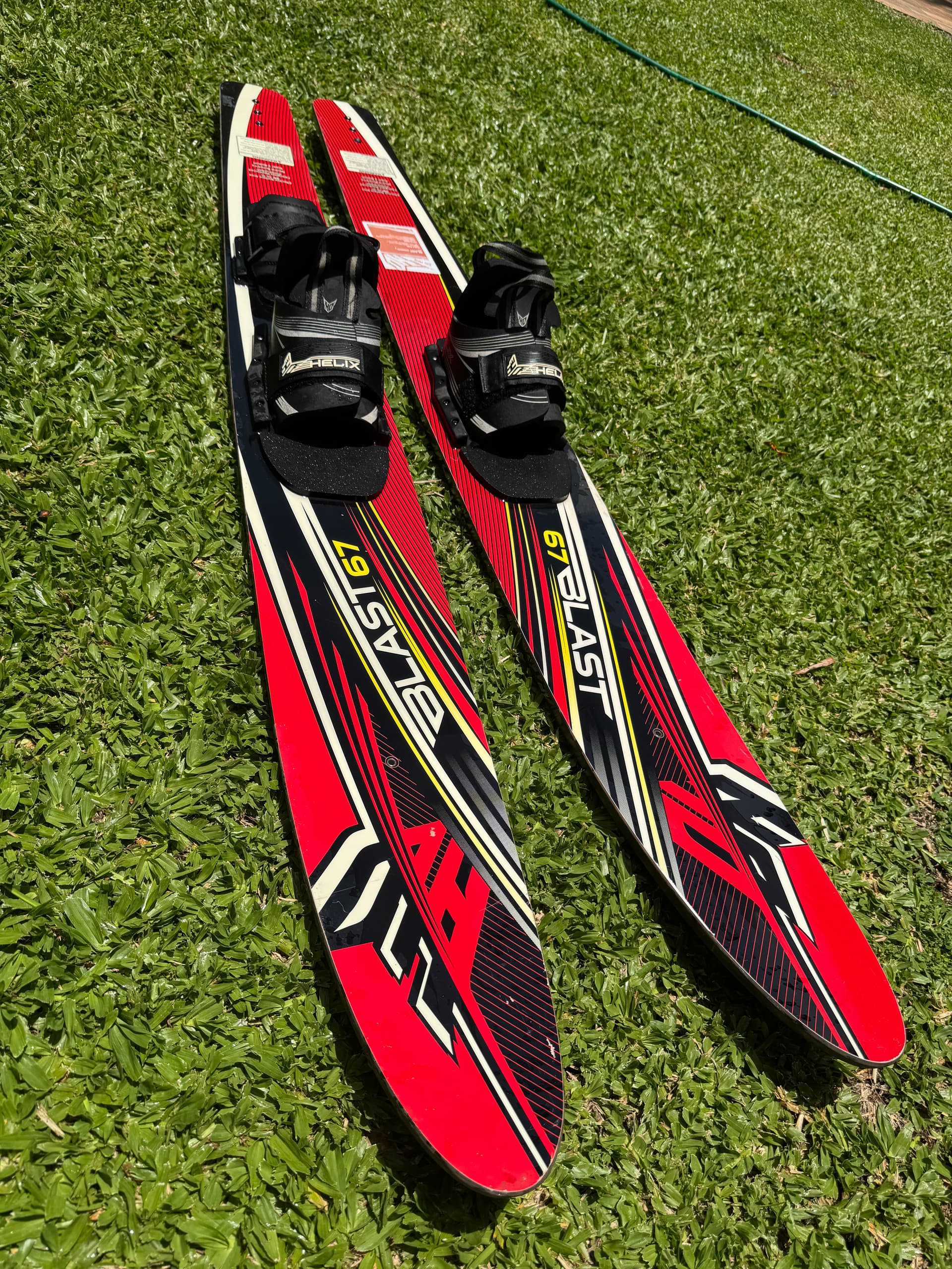Photo by https://trato-hecho.nyc3.digitaloceanspaces.com/nextImages/(1)-skis-acsticos-ho-IMG_3125.jpeg