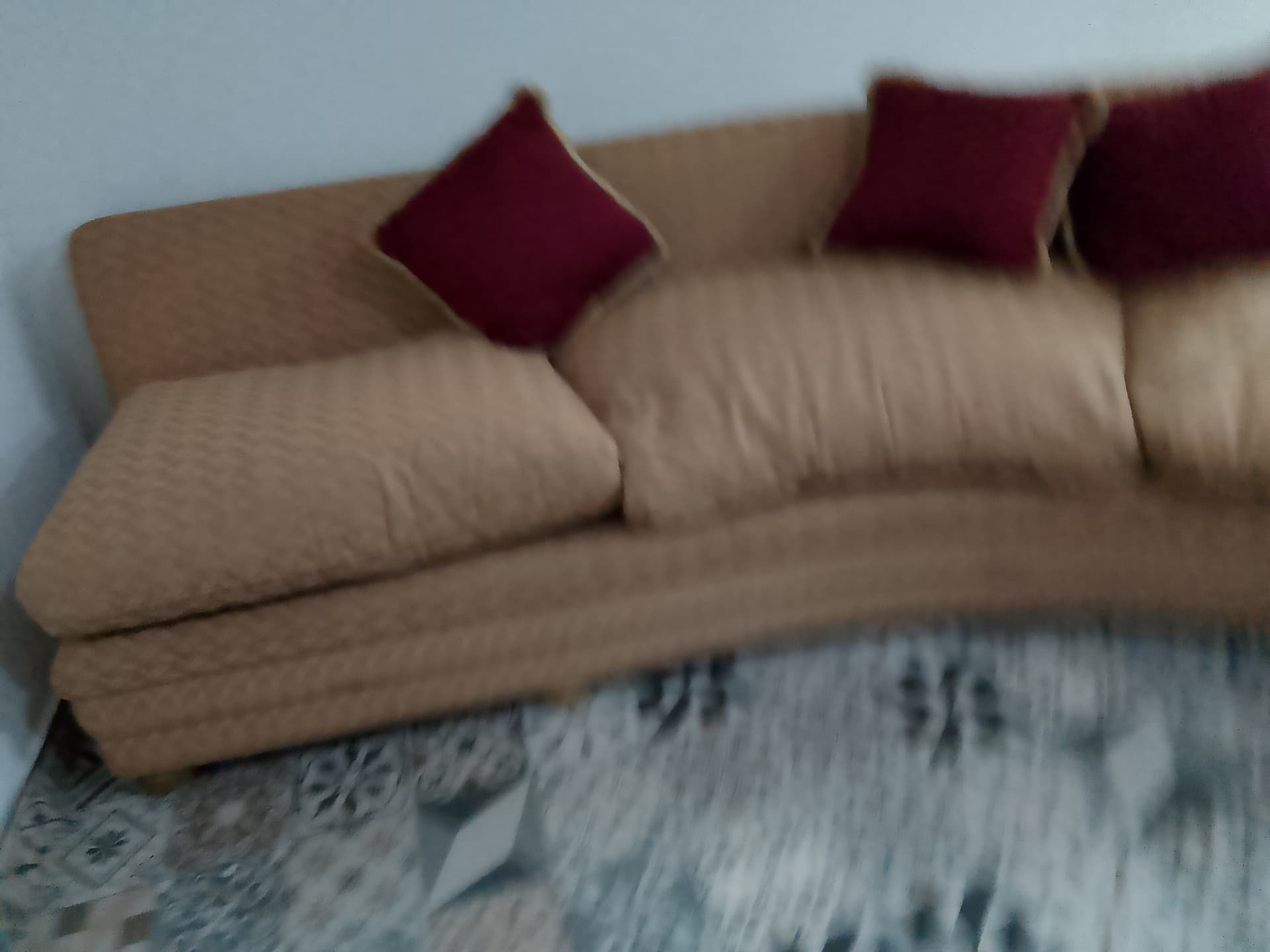 Photo by https://trato-hecho.nyc3.digitaloceanspaces.com/nextImages/(1)-sofa-curvo-IMG_20241208_152053.jpg