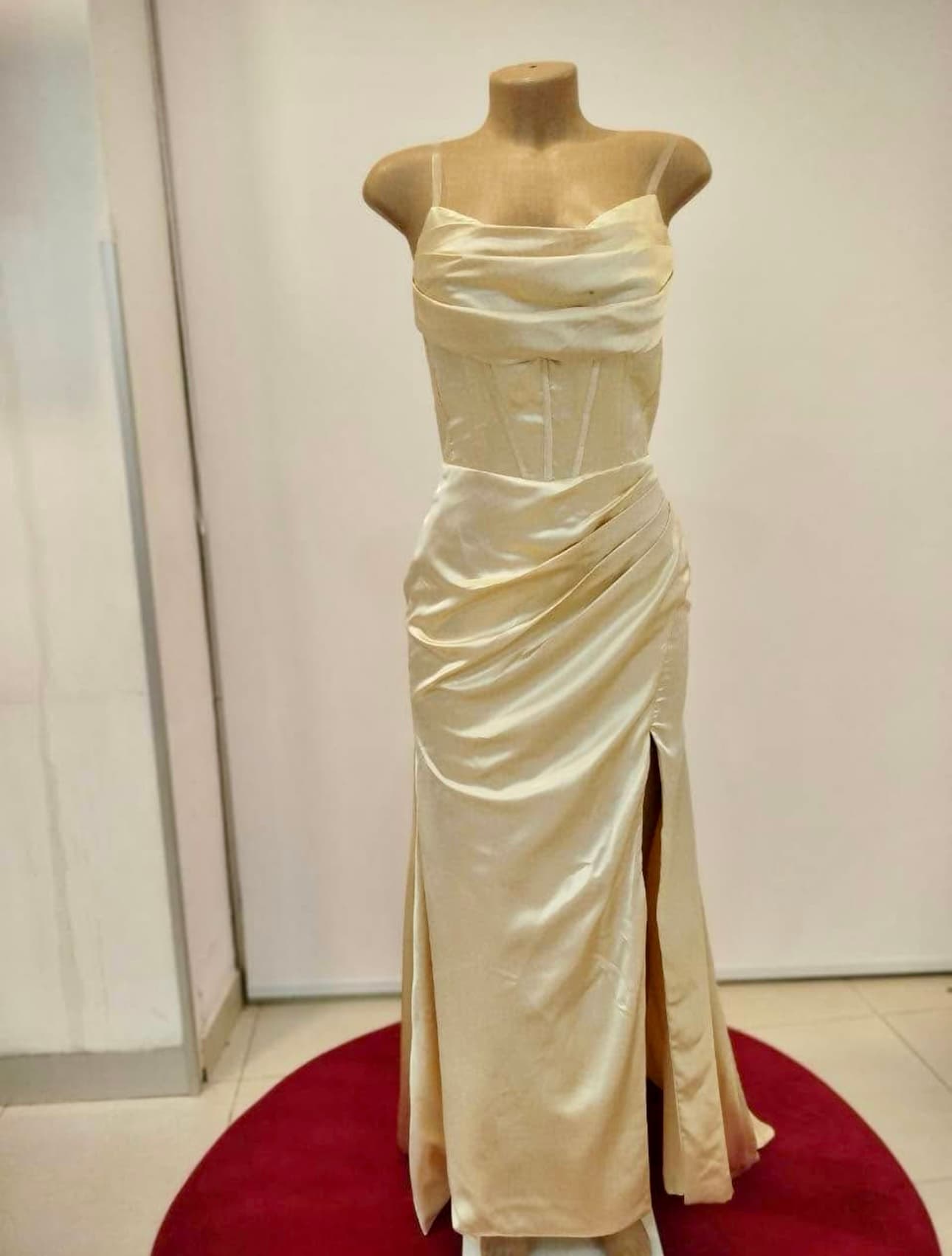 Photo by https://trato-hecho.nyc3.digitaloceanspaces.com/nextImages/(1)-vestidos-de-fiesta-1-IMG_2484.jpeg