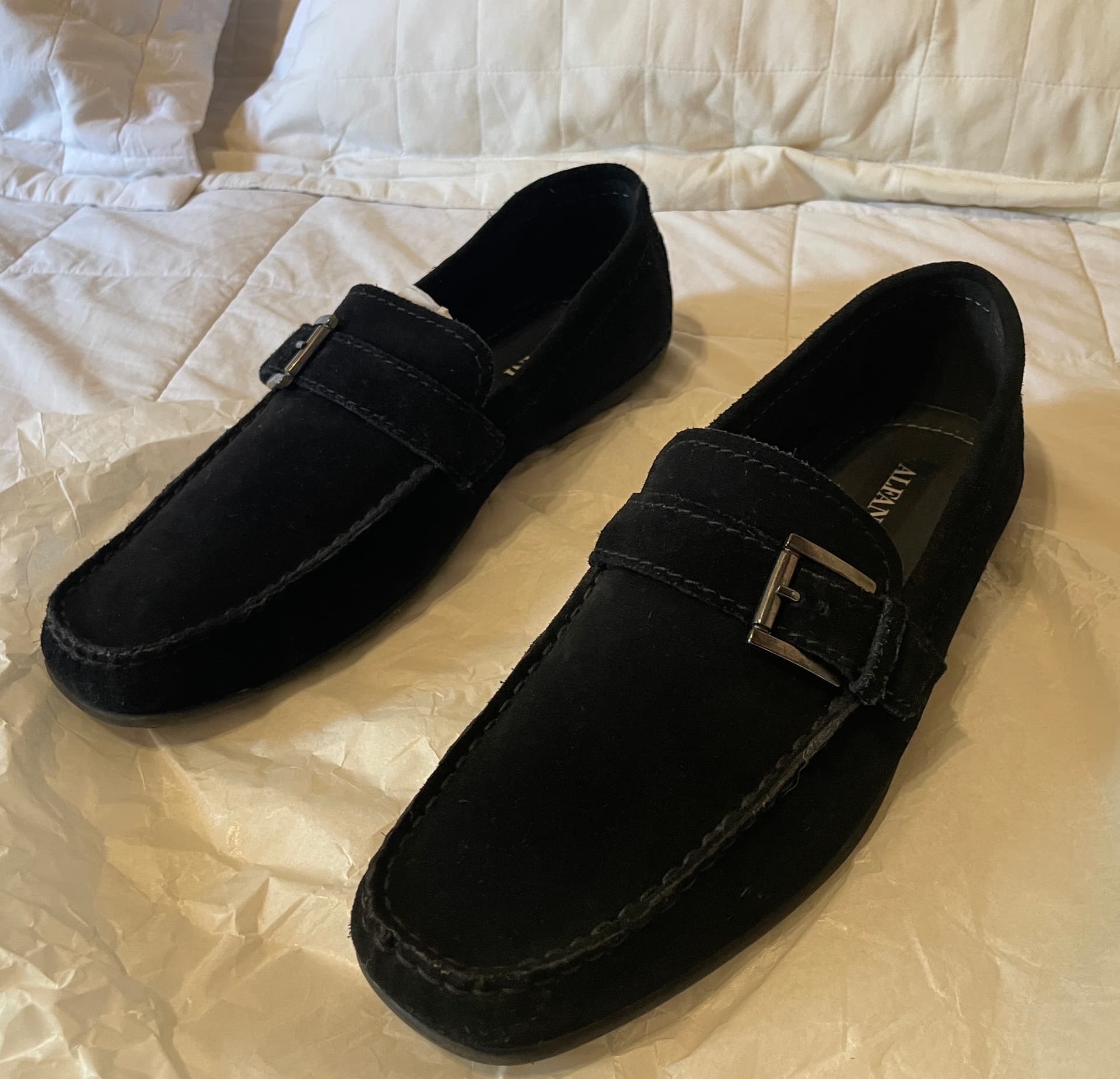 Photo by https://trato-hecho.nyc3.digitaloceanspaces.com/nextImages/(1)-zapatos-loafers-alfani-IMG_0719.jpg