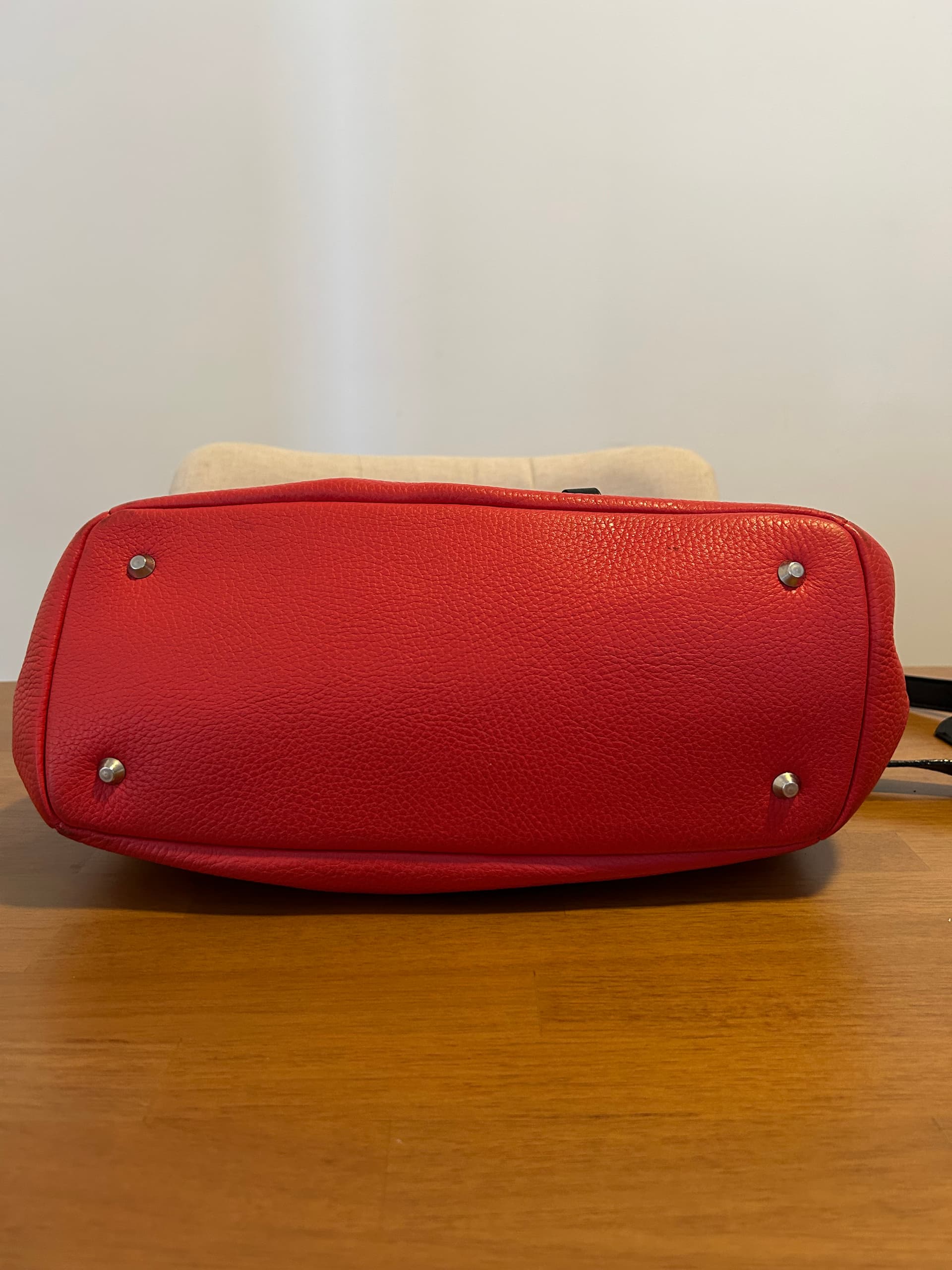 Photo by https://trato-hecho.nyc3.digitaloceanspaces.com/nextImages/(13)-remato-4-carteras-IMG_3906.jpeg