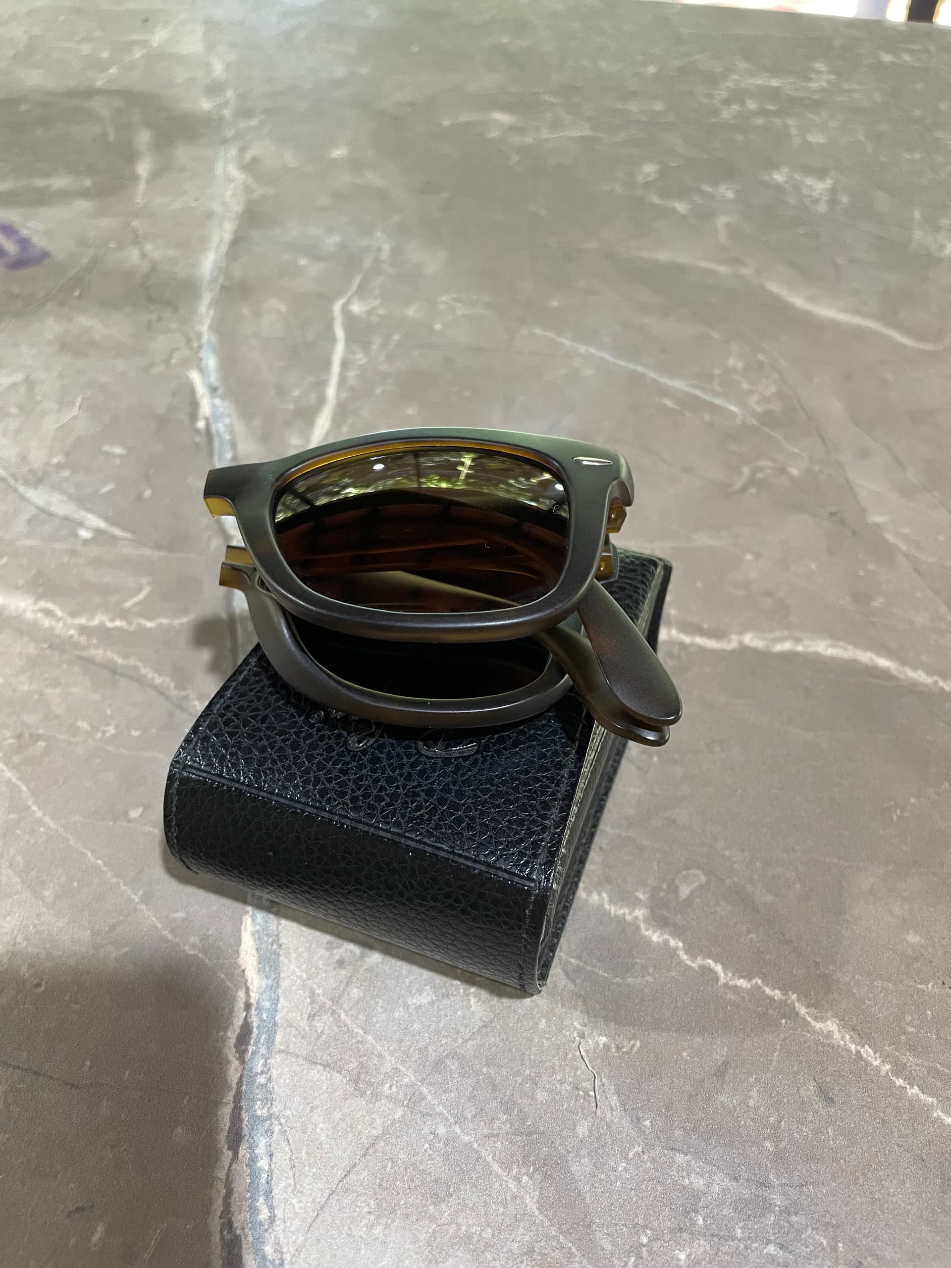 Photo by https://trato-hecho.nyc3.digitaloceanspaces.com/nextImages/(2)-anteojos-ray-ban-IMG_3257.jpeg