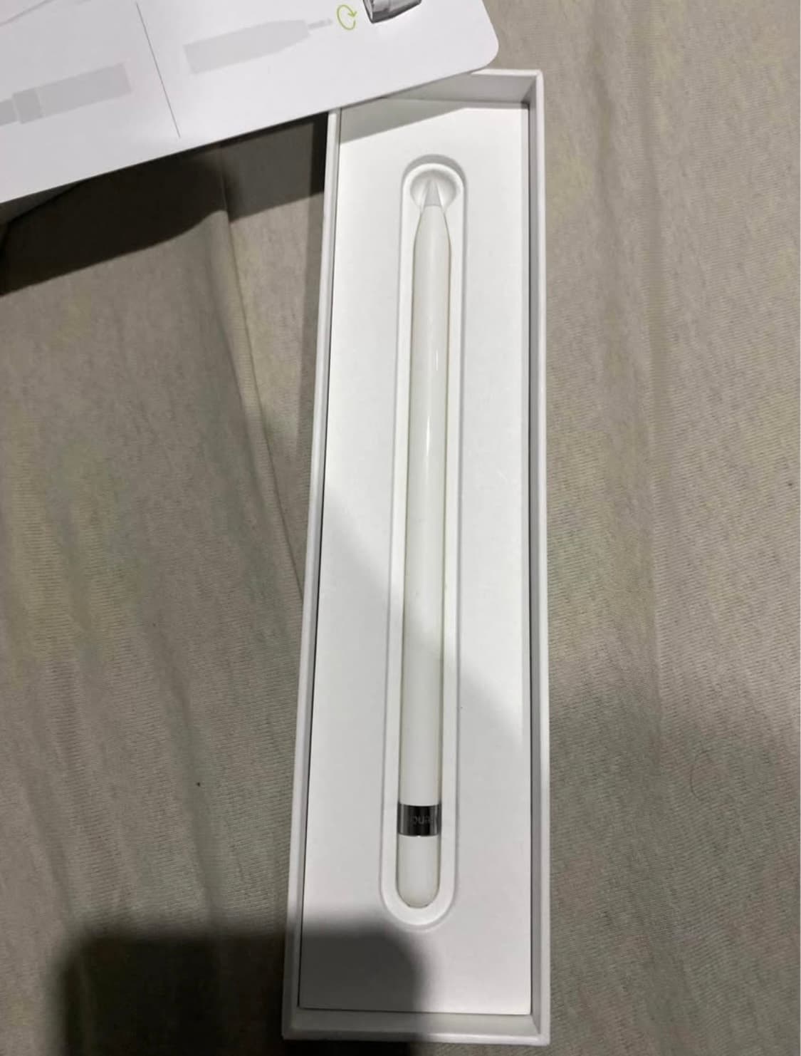 Photo by https://trato-hecho.nyc3.digitaloceanspaces.com/nextImages/(2)-apple-pencil-1st-gen-IMG_5611.jpeg