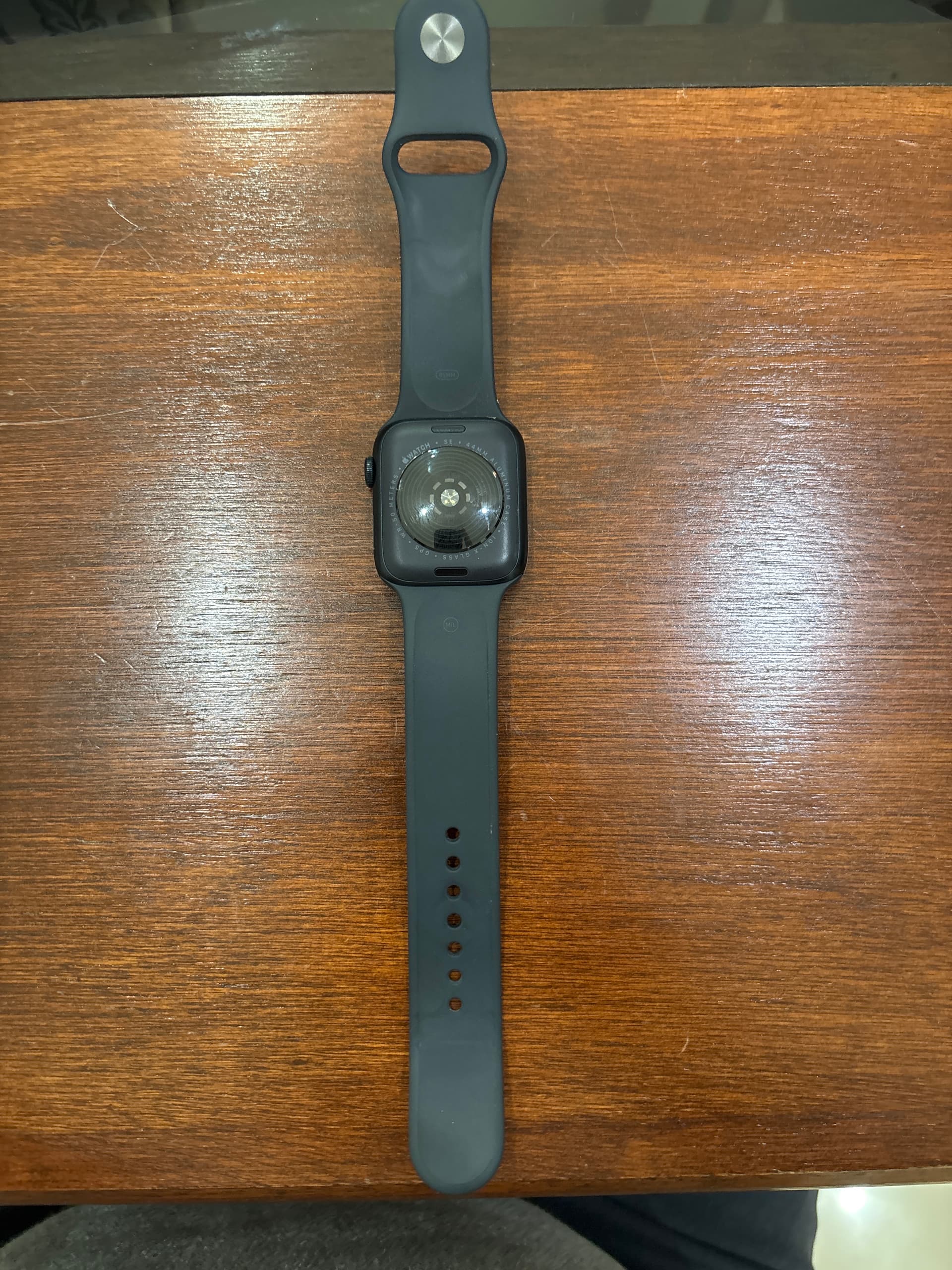 Photo by https://trato-hecho.nyc3.digitaloceanspaces.com/nextImages/(2)-apple-watch-se-44-mm-image.jpg