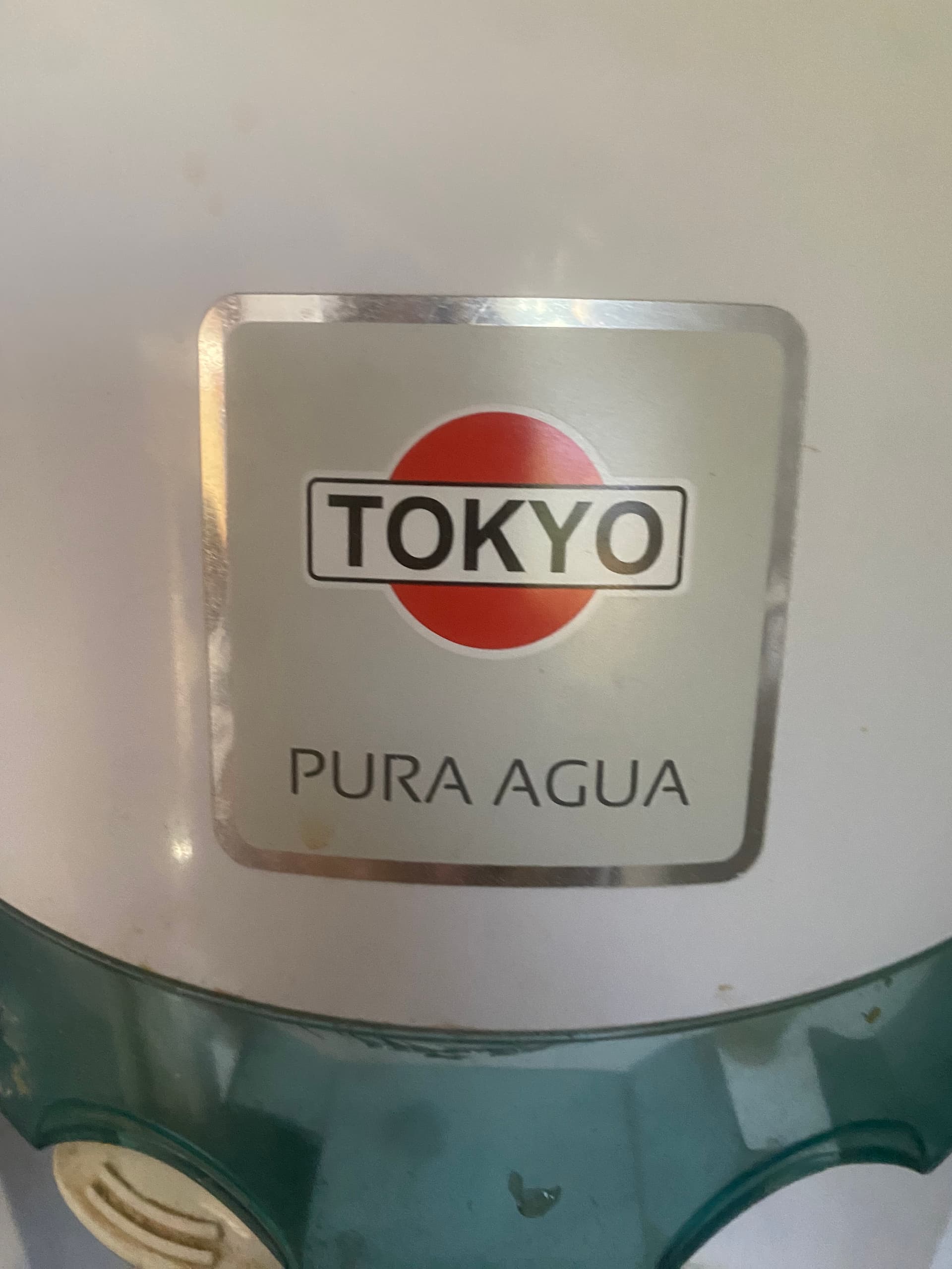 Photo by https://trato-hecho.nyc3.digitaloceanspaces.com/nextImages/(2)-bebedero-tokio-2-IMG_5230.jpeg
