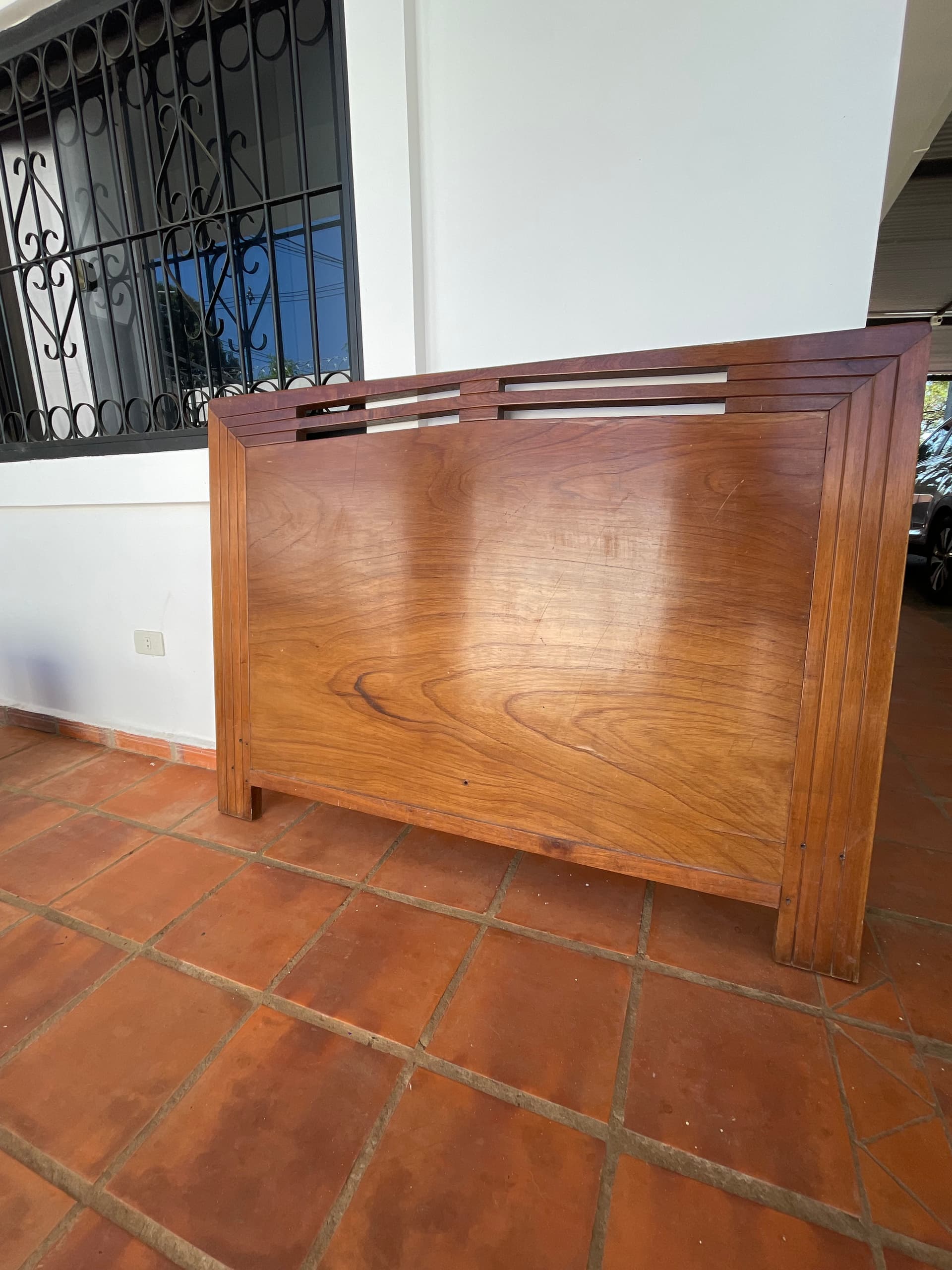 Photo by https://trato-hecho.nyc3.digitaloceanspaces.com/nextImages/(2)-cabecera-de-madera-IMG_7575.jpeg