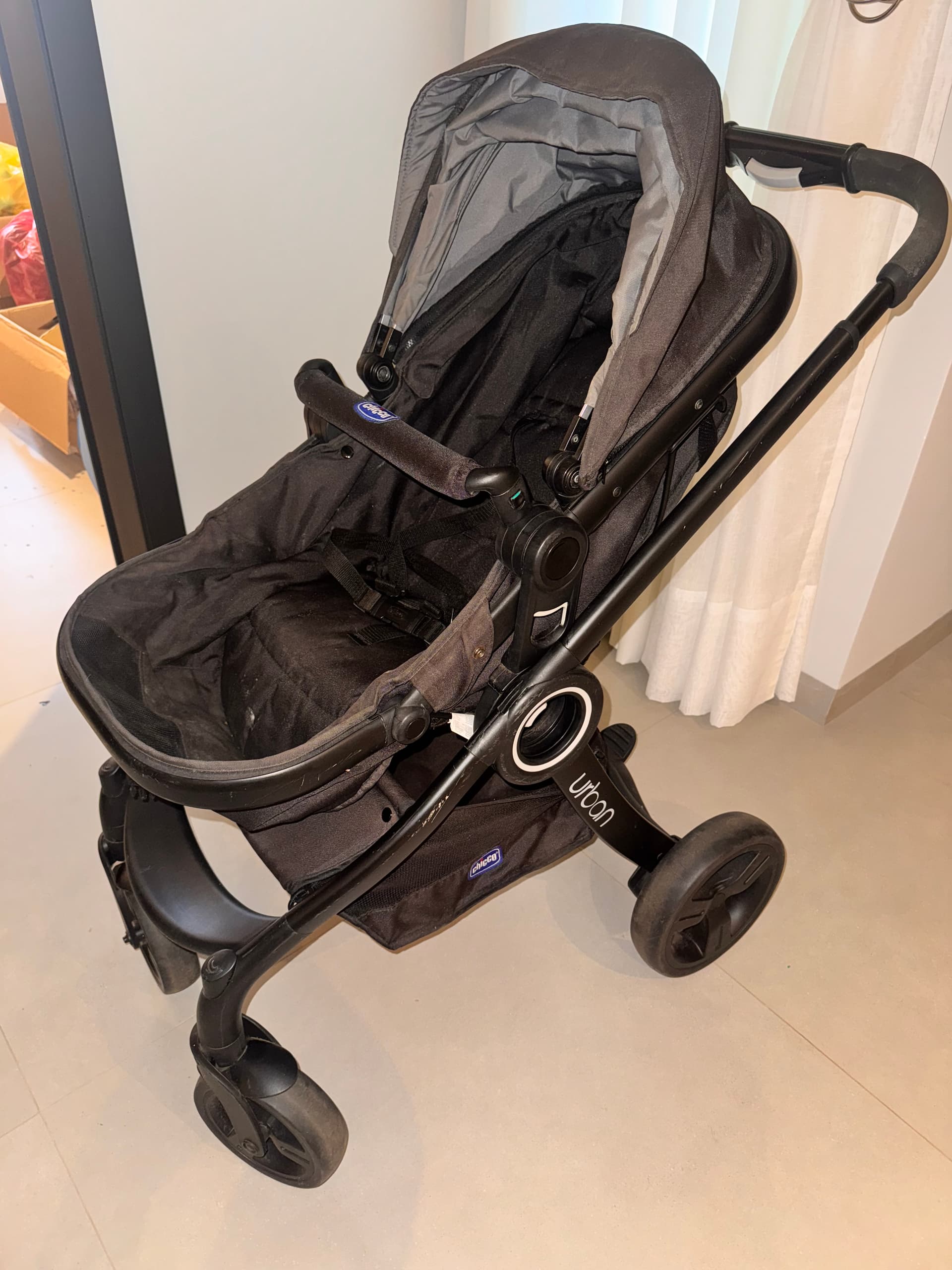 Photo by https://trato-hecho.nyc3.digitaloceanspaces.com/nextImages/(2)-carrito-chicco-urban-IMG_6317.jpeg