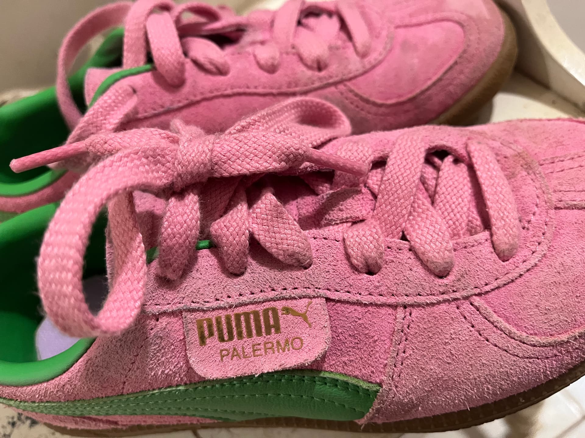 Photo by https://trato-hecho.nyc3.digitaloceanspaces.com/nextImages/(2)-champion-puma-mujer-IMG_3144.jpeg
