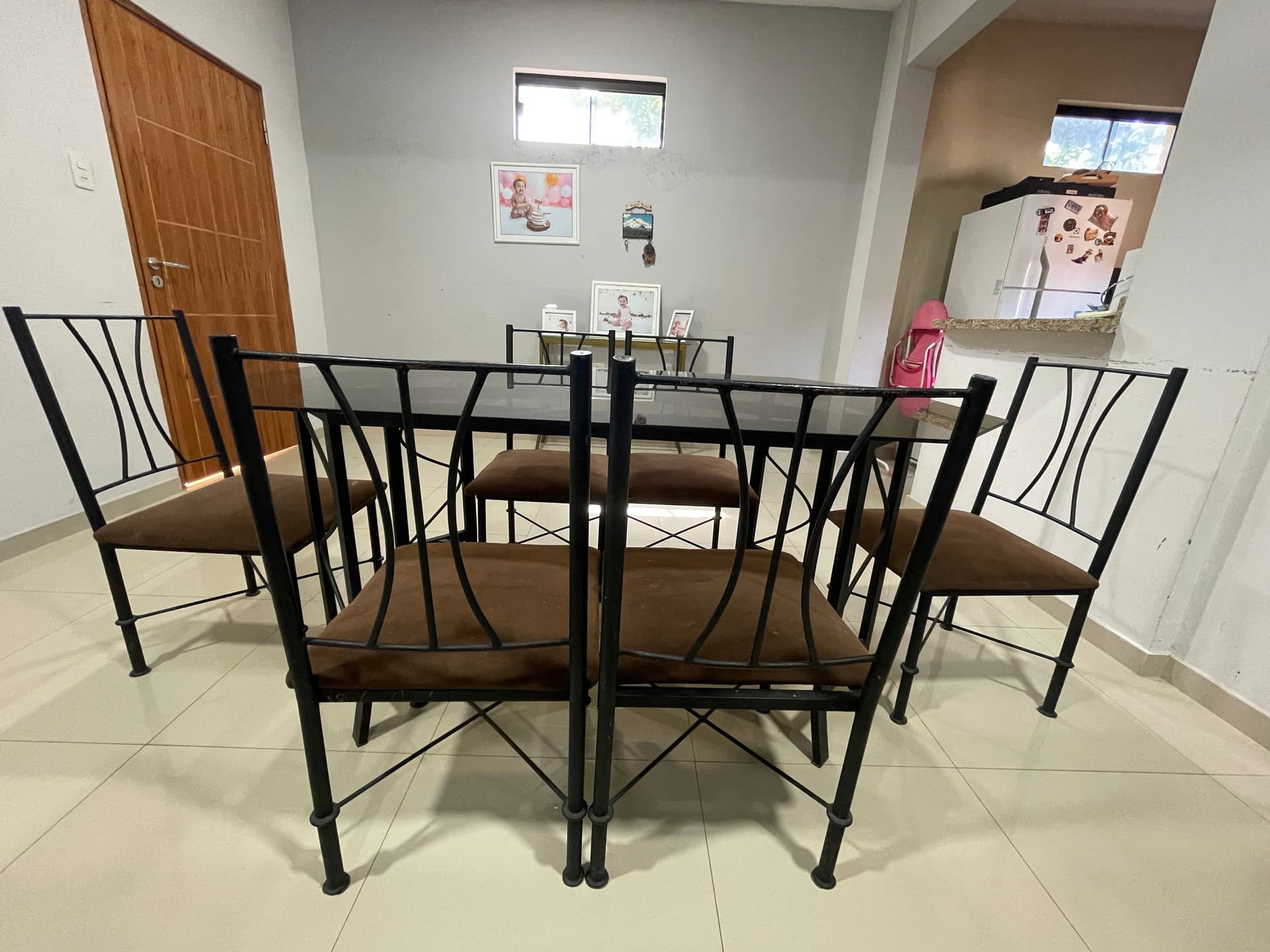 Photo by https://trato-hecho.nyc3.digitaloceanspaces.com/nextImages/(2)-juego-comedor-3-IMG_2363.jpeg