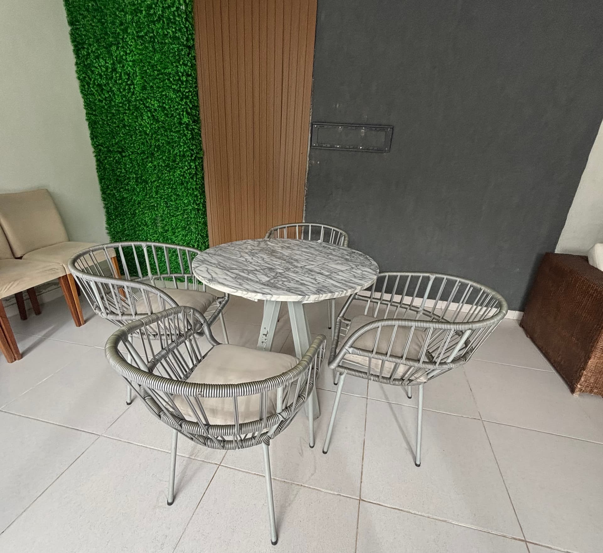 Photo by https://trato-hecho.nyc3.digitaloceanspaces.com/nextImages/(2)-juego-de-comedor-32-IMG_0475.jpeg
