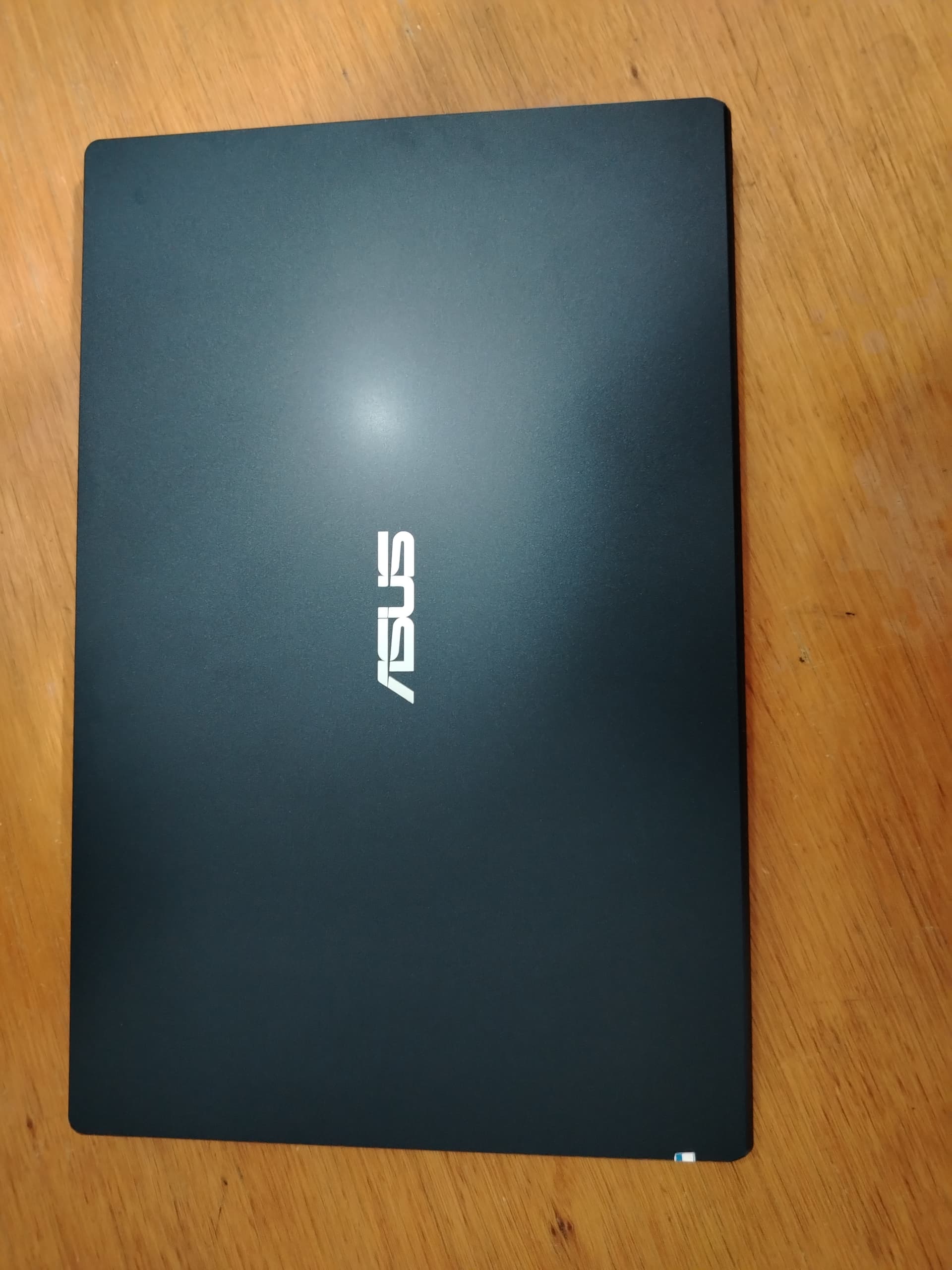 Photo by https://trato-hecho.nyc3.digitaloceanspaces.com/nextImages/(2)-laptop-asus-IMG_20251126_075418.jpg