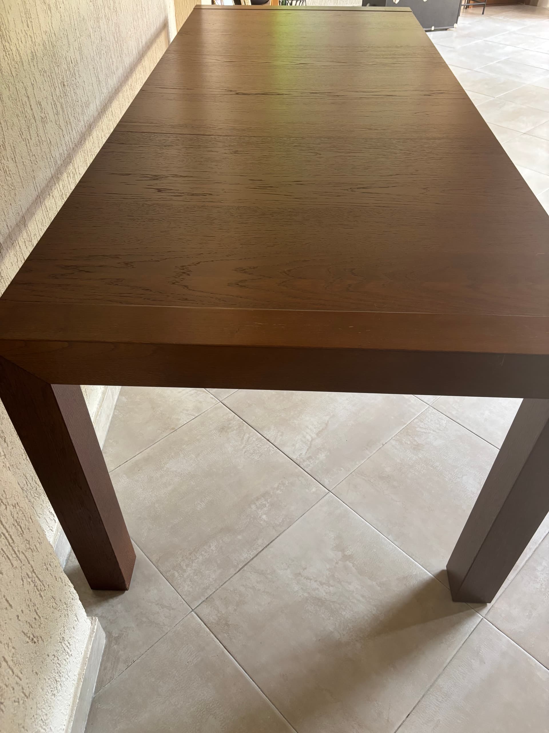 Photo by https://trato-hecho.nyc3.digitaloceanspaces.com/nextImages/(2)-mesa-de-madera-2-IMG_4646.jpg
