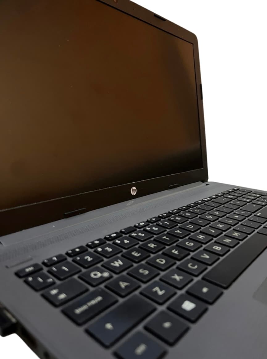Photo by https://trato-hecho.nyc3.digitaloceanspaces.com/nextImages/(2)-notebook-hp-250-g7-IMG_4753.jpeg