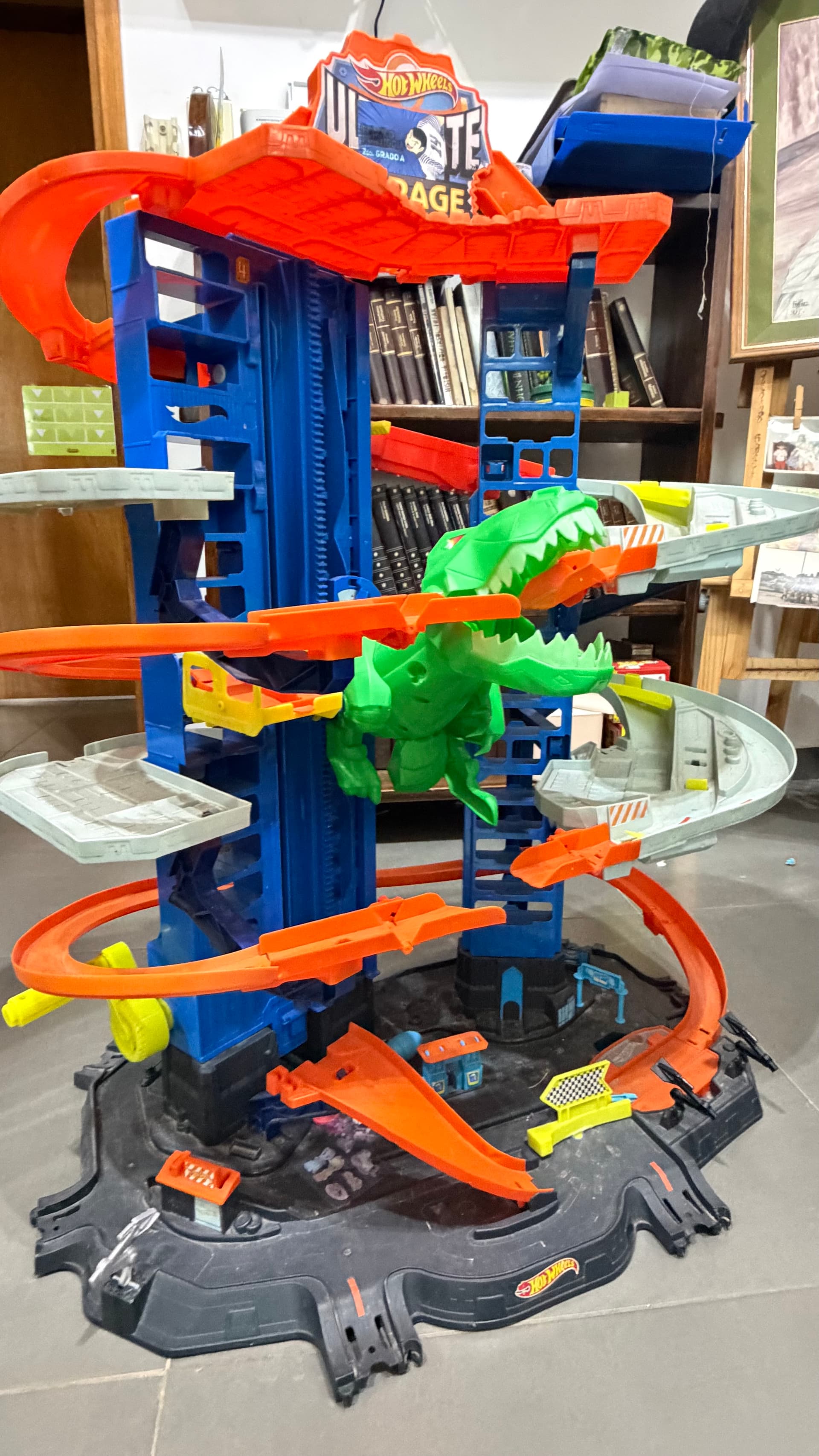 Photo by https://trato-hecho.nyc3.digitaloceanspaces.com/nextImages/(2)-pista-autos-hot-wheels-IMG_3713.jpeg