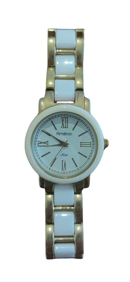 Photo by https://trato-hecho.nyc3.digitaloceanspaces.com/nextImages/(2)-reloj-armitron-us-9.jpg