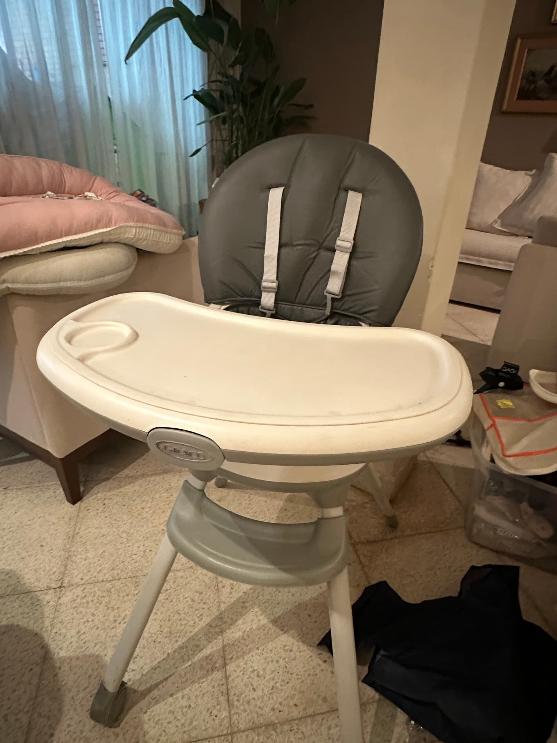 Photo by https://trato-hecho.nyc3.digitaloceanspaces.com/nextImages/(2)-silla-graco-6-en-1-IMG_2402.jpeg
