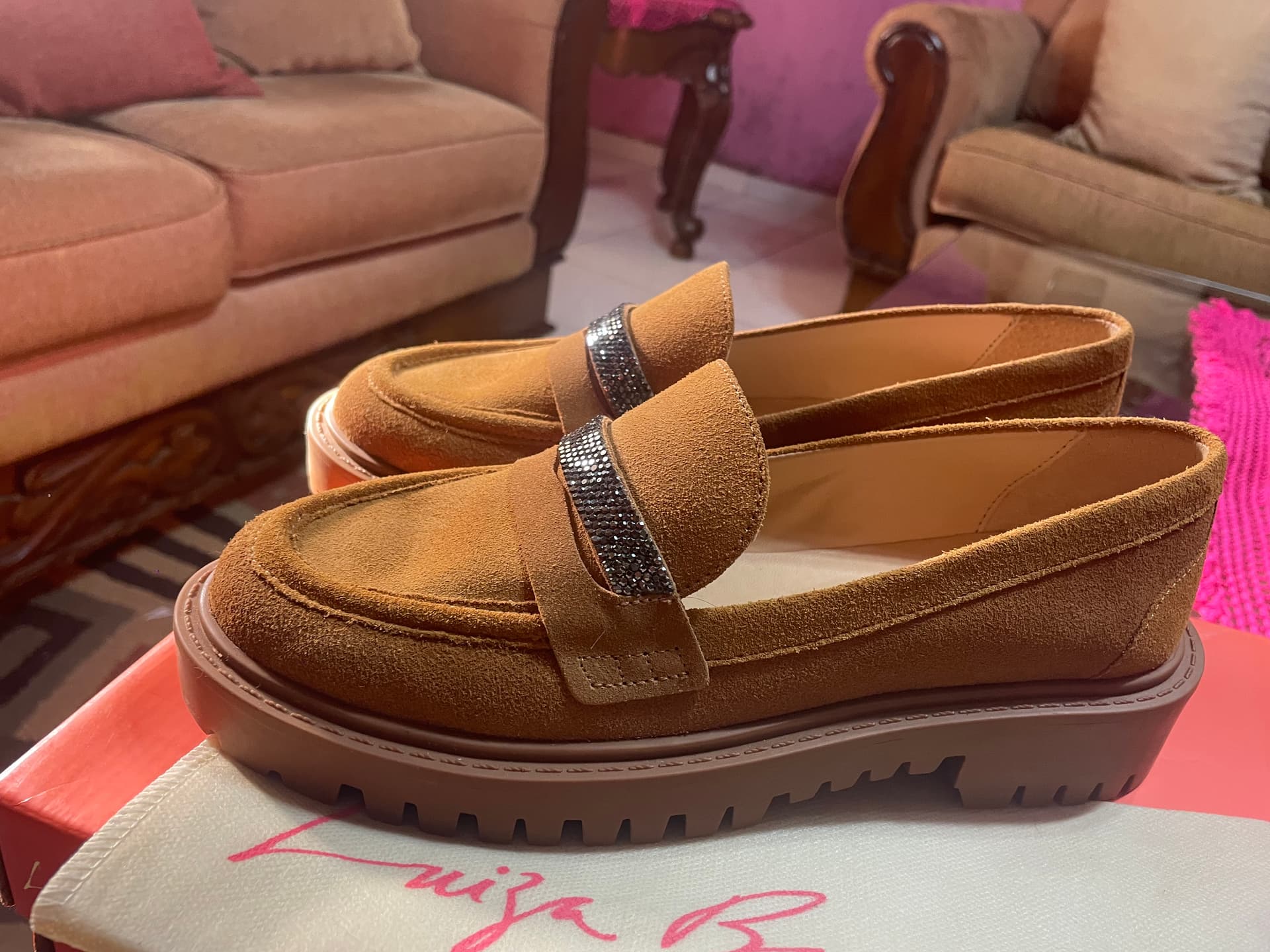 Photo by https://trato-hecho.nyc3.digitaloceanspaces.com/nextImages/(2)-zapato-luiza-barcelos-IMG_2101.jpeg