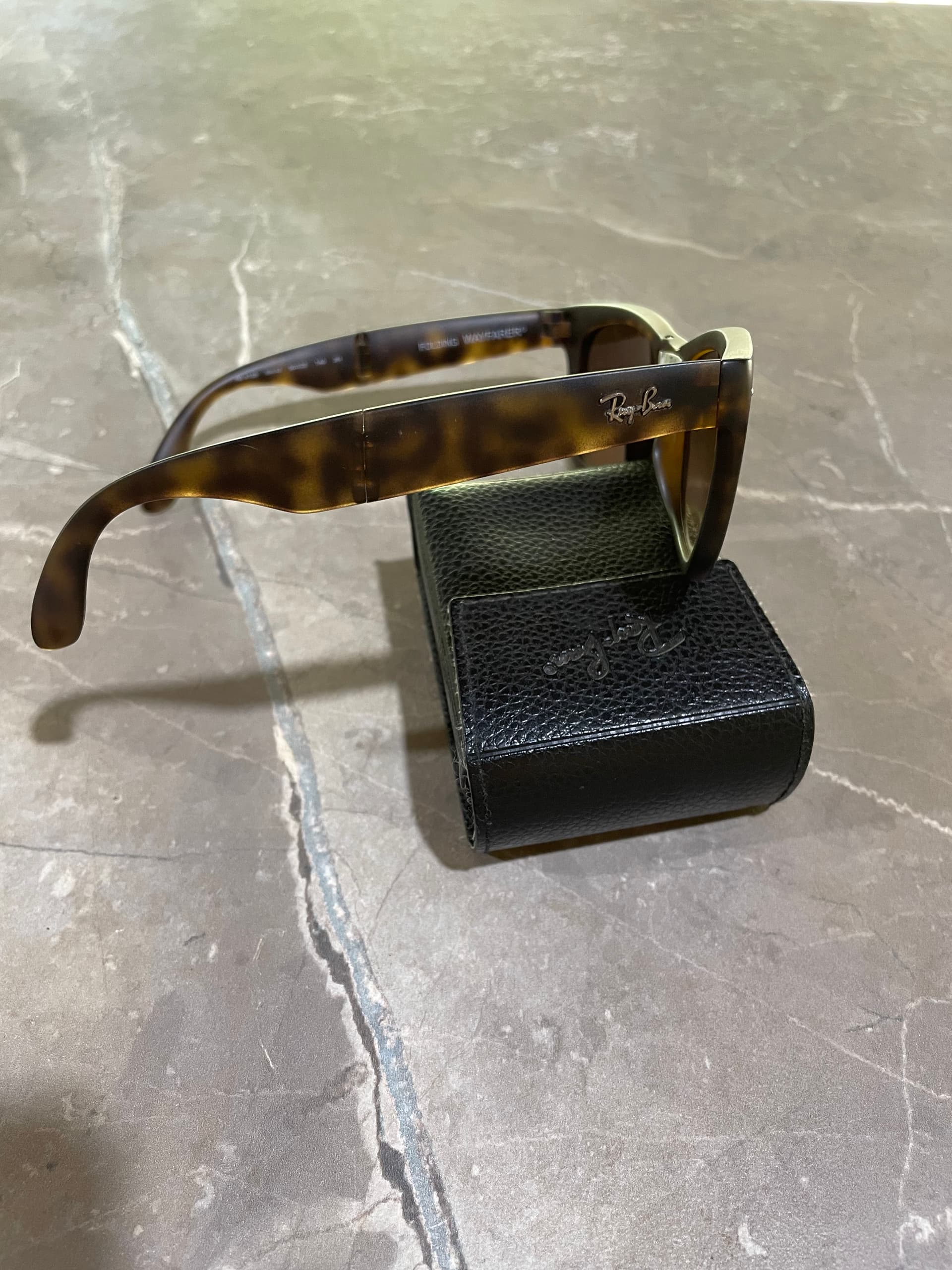 Photo by https://trato-hecho.nyc3.digitaloceanspaces.com/nextImages/(3)-anteojos-ray-ban-IMG_3253.jpeg