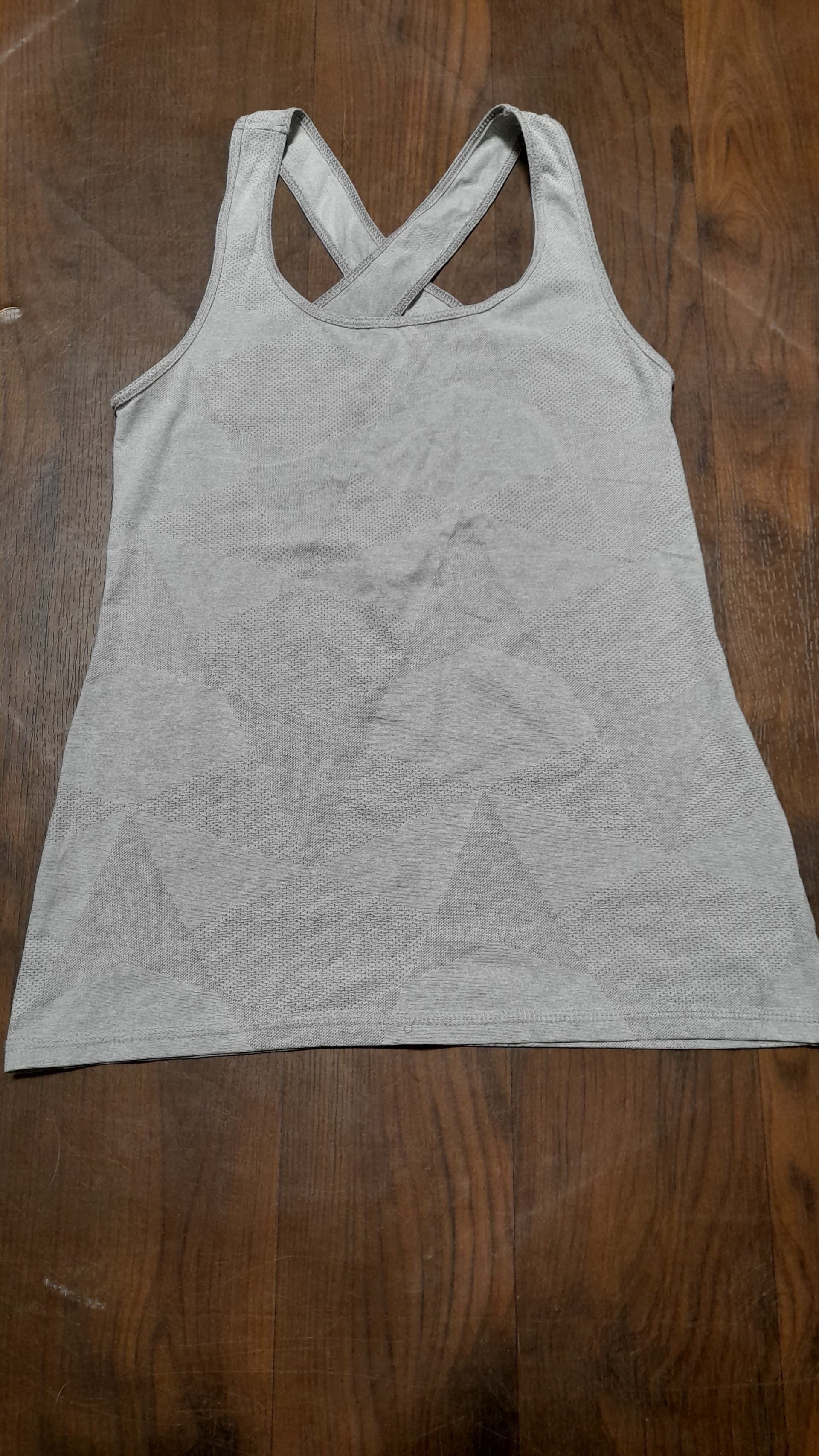 Photo by https://trato-hecho.nyc3.digitaloceanspaces.com/nextImages/(3)-camisilla-20250519_110601.jpg
