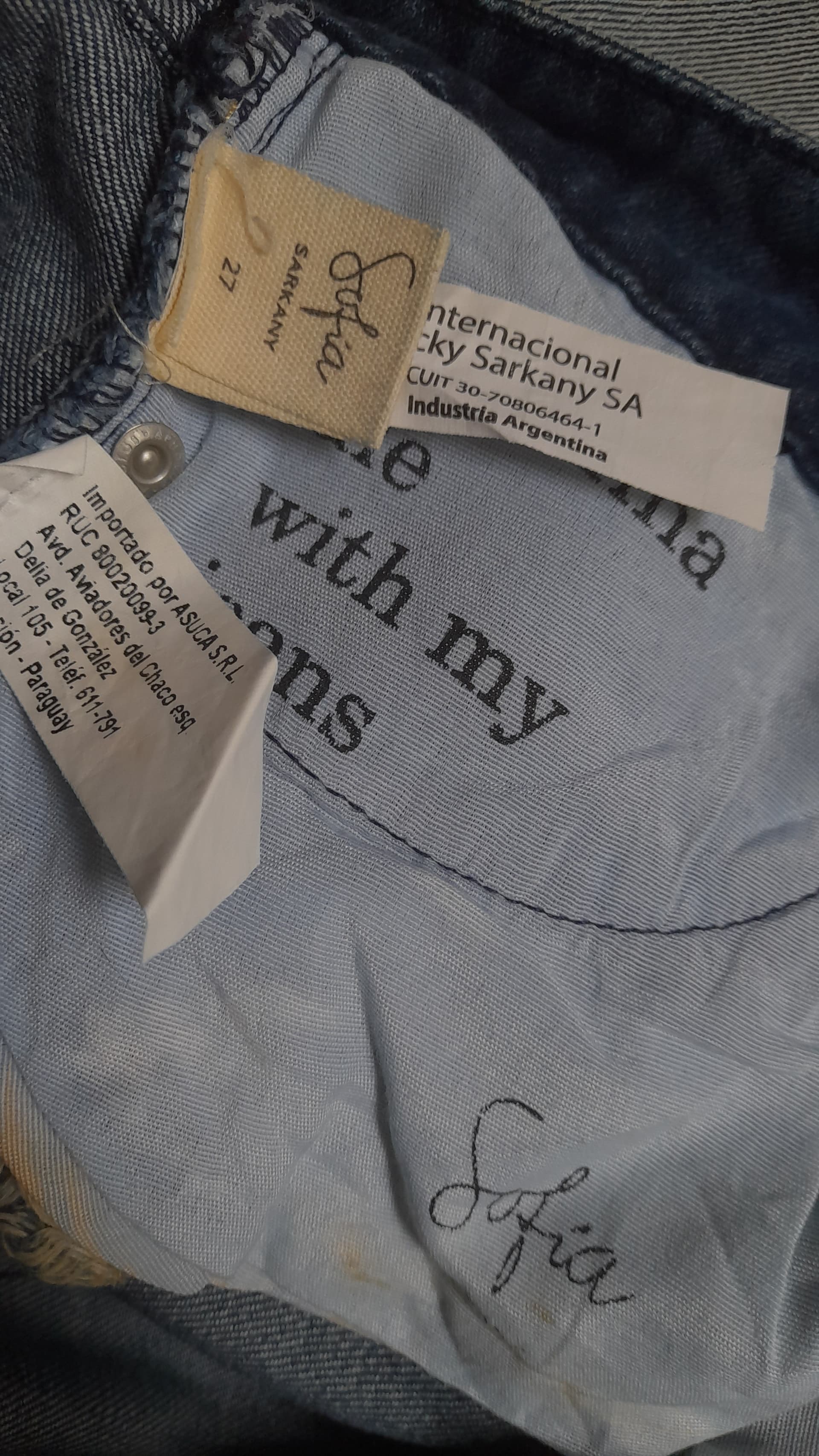 Photo by https://trato-hecho.nyc3.digitaloceanspaces.com/nextImages/(3)-jeans-1-20250519_112418.jpg
