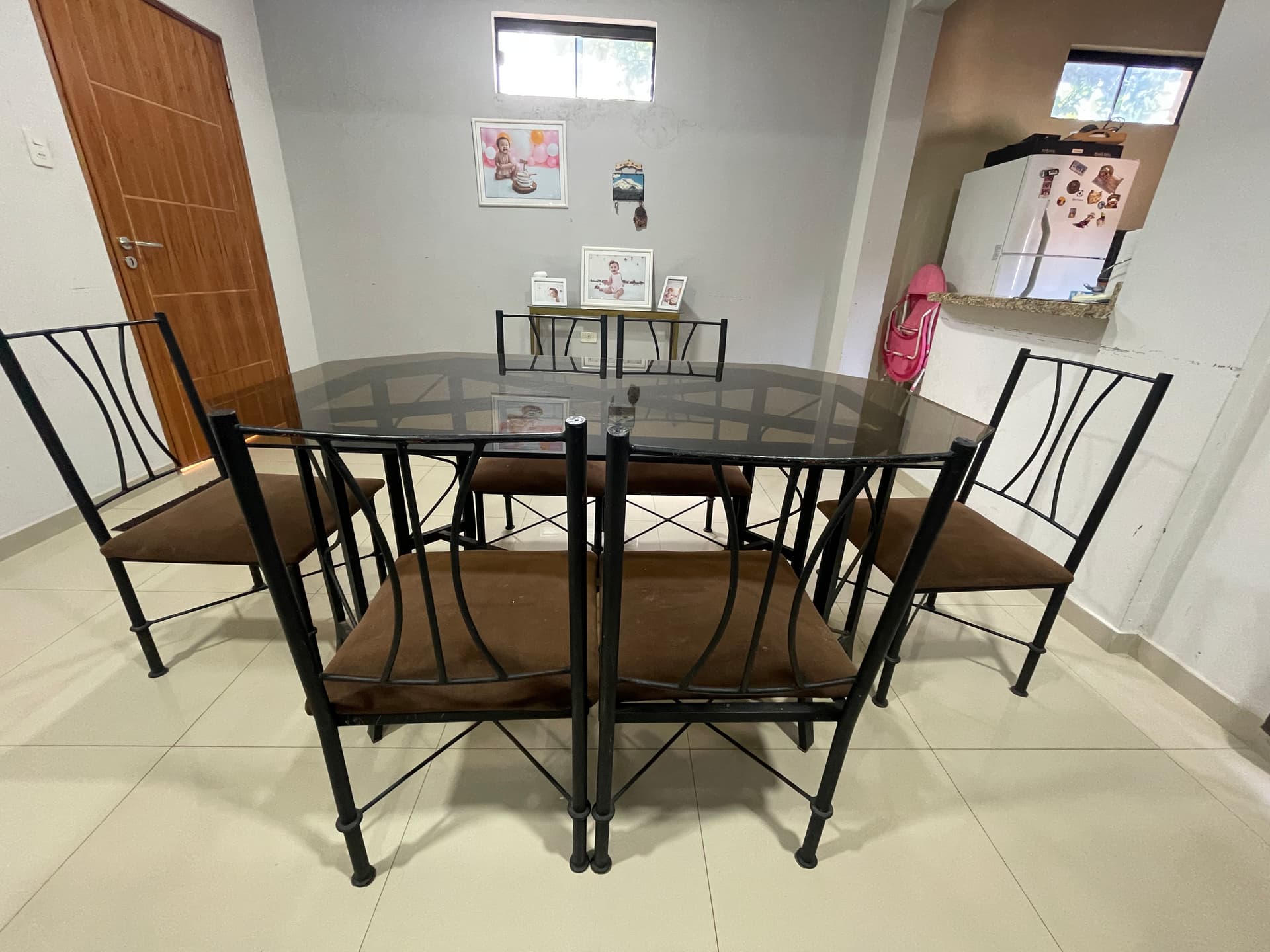 Photo by https://trato-hecho.nyc3.digitaloceanspaces.com/nextImages/(3)-juego-comedor-3-IMG_2362.jpeg