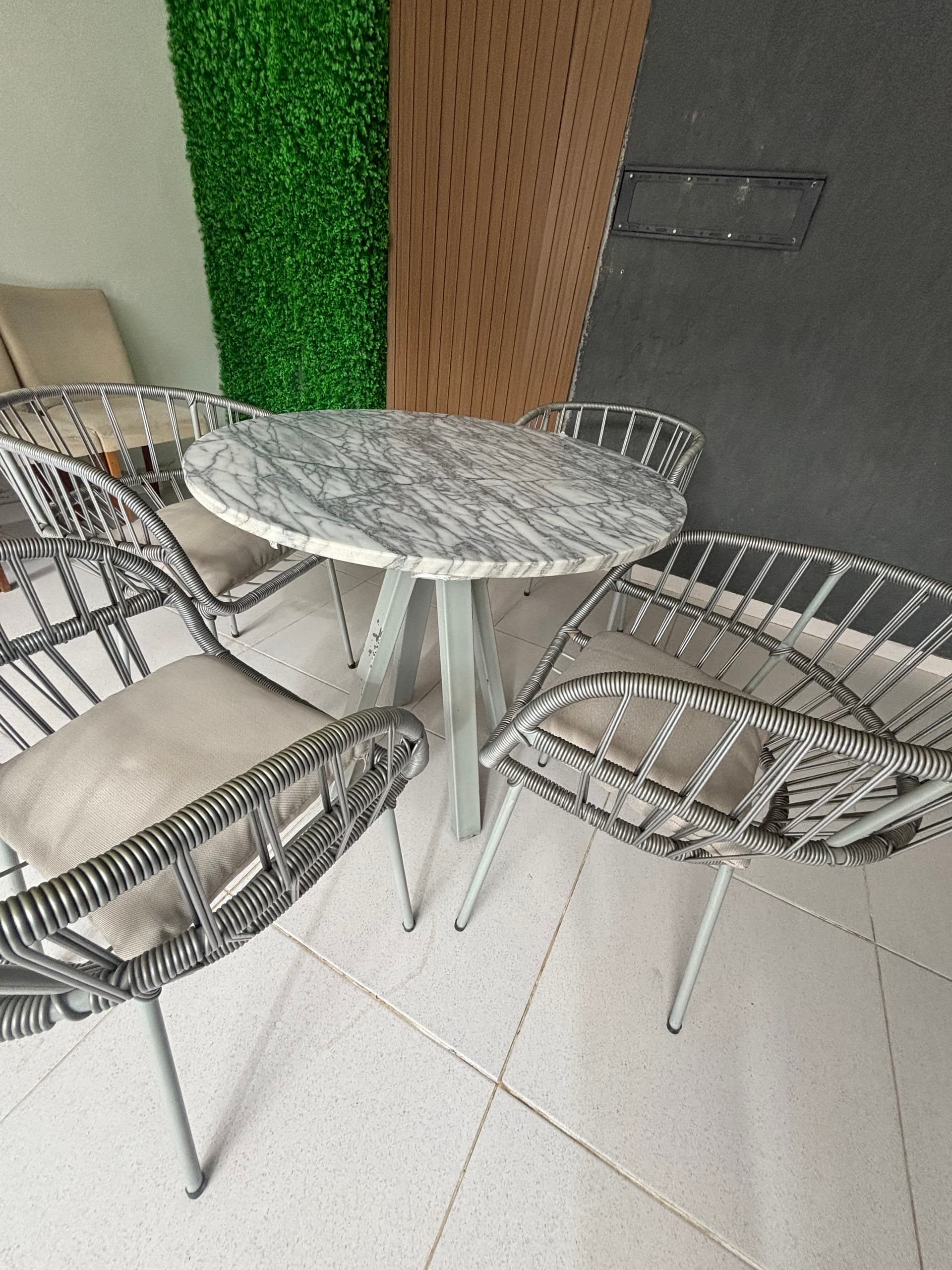 Photo by https://trato-hecho.nyc3.digitaloceanspaces.com/nextImages/(3)-juego-de-comedor-32-IMG_0472.jpeg