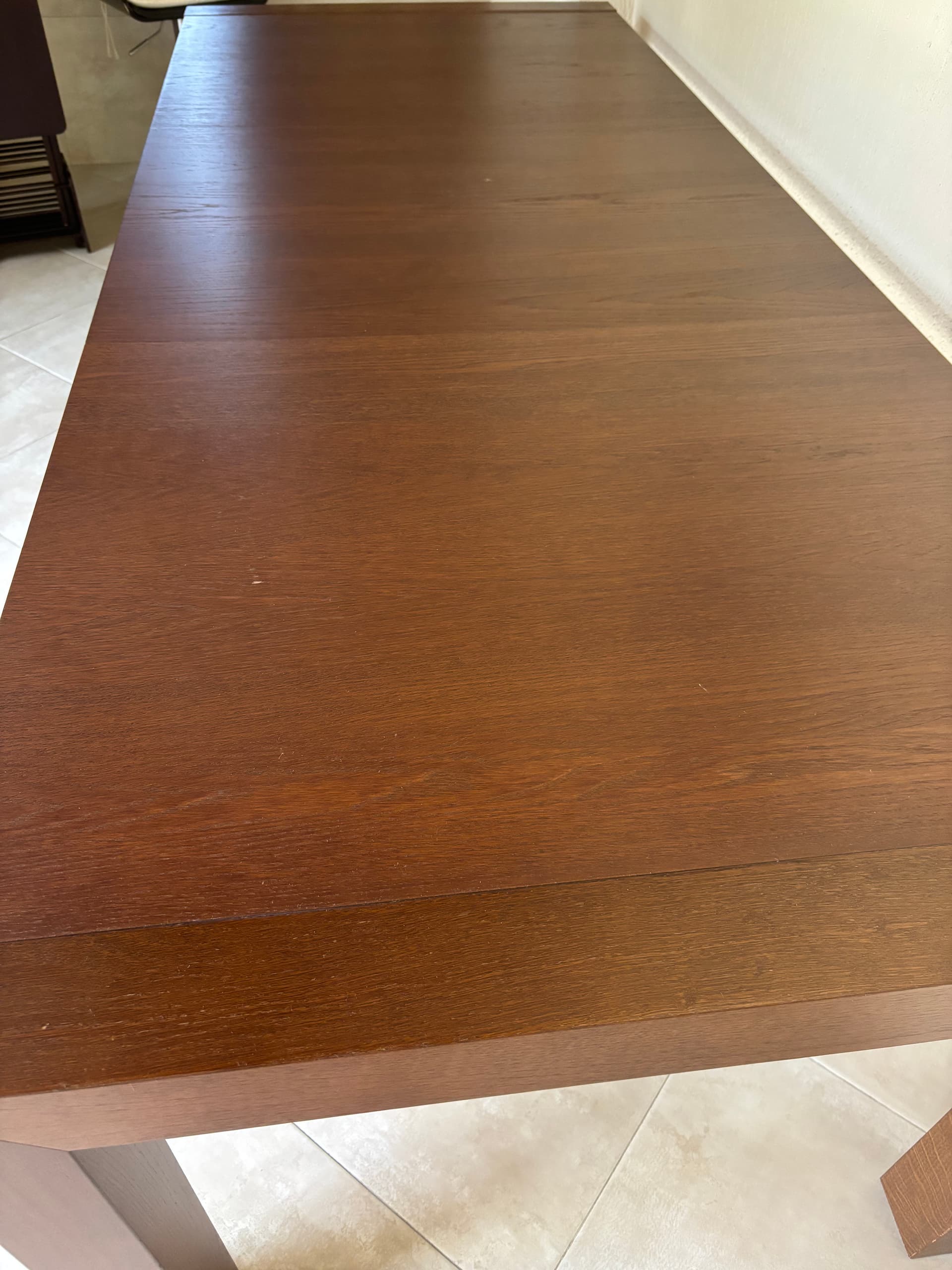 Photo by https://trato-hecho.nyc3.digitaloceanspaces.com/nextImages/(3)-mesa-de-madera-2-IMG_4649.jpg
