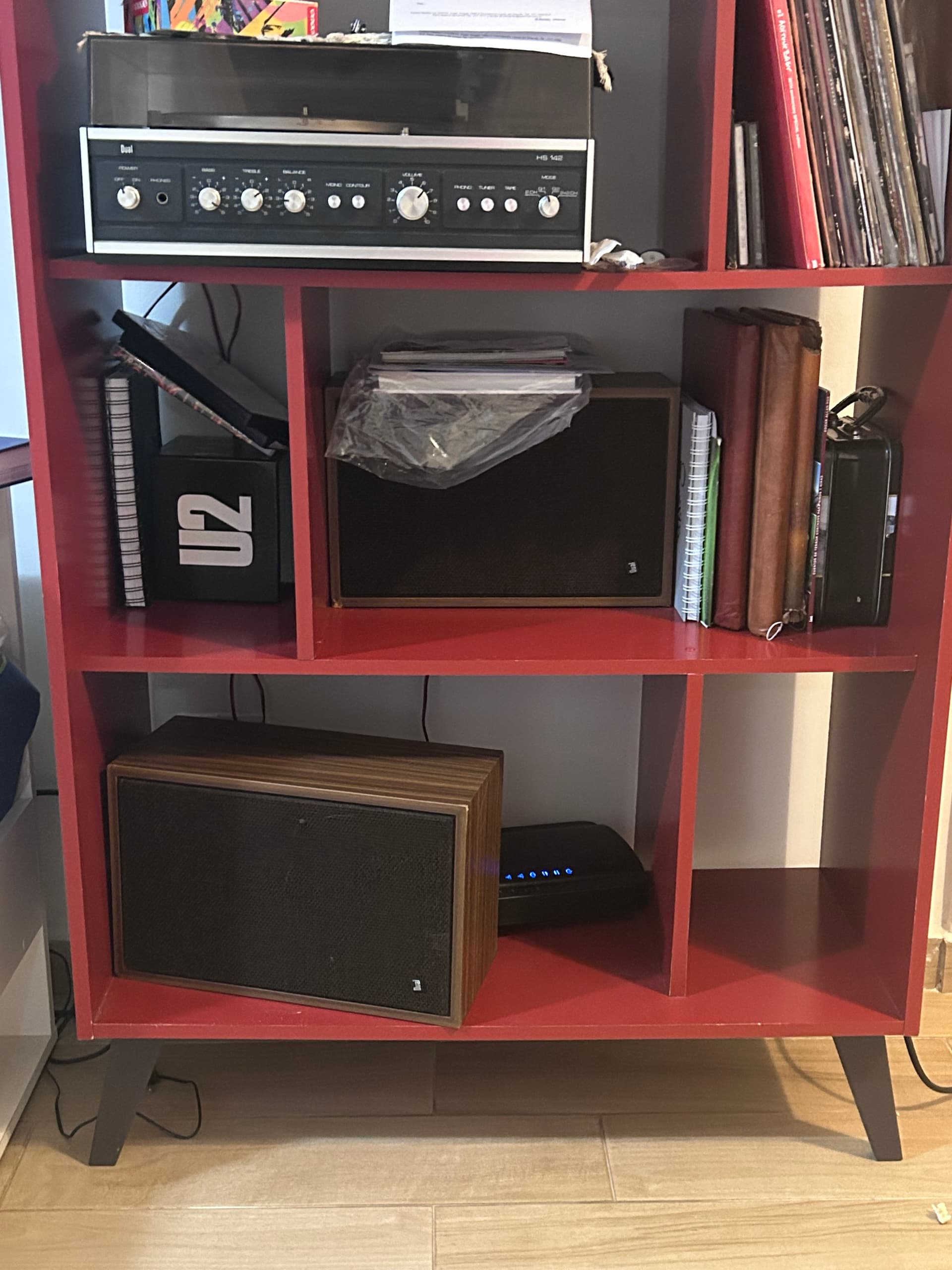 Photo by https://trato-hecho.nyc3.digitaloceanspaces.com/nextImages/(3)-mueble-estilo-retro-IMG_1651.jpeg