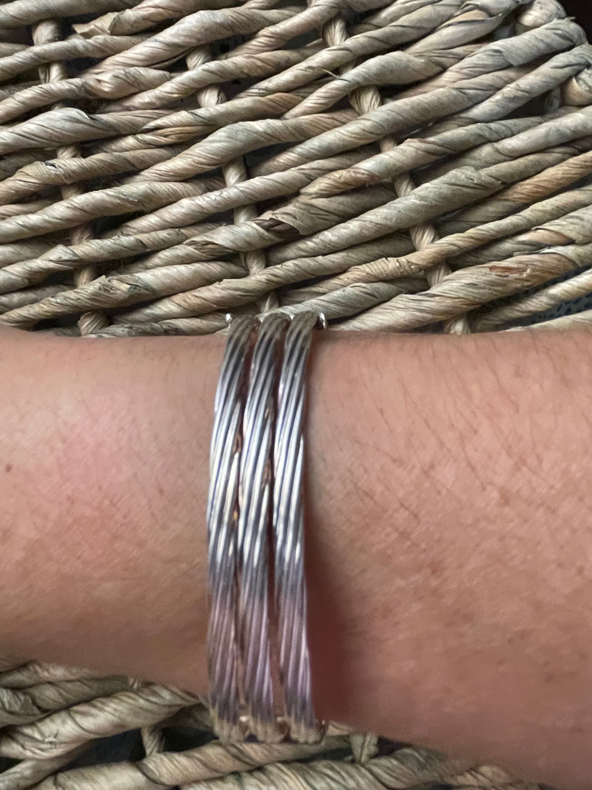 Photo by https://trato-hecho.nyc3.digitaloceanspaces.com/nextImages/(3)-pulsera-de-plata-IMG_0876.jpeg