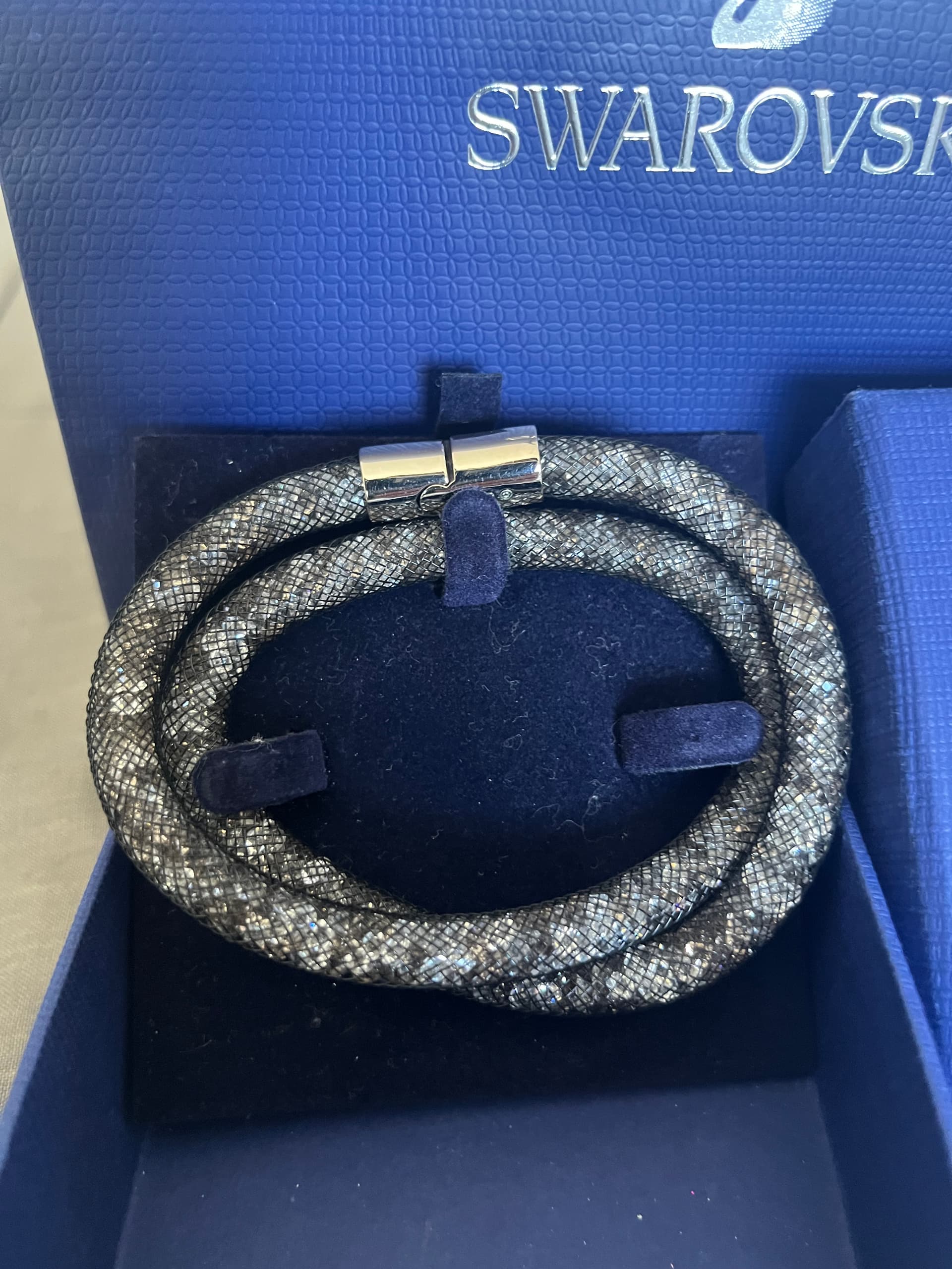 Photo by https://trato-hecho.nyc3.digitaloceanspaces.com/nextImages/(3)-pulsera-swarovski-IMG_5214.jpeg