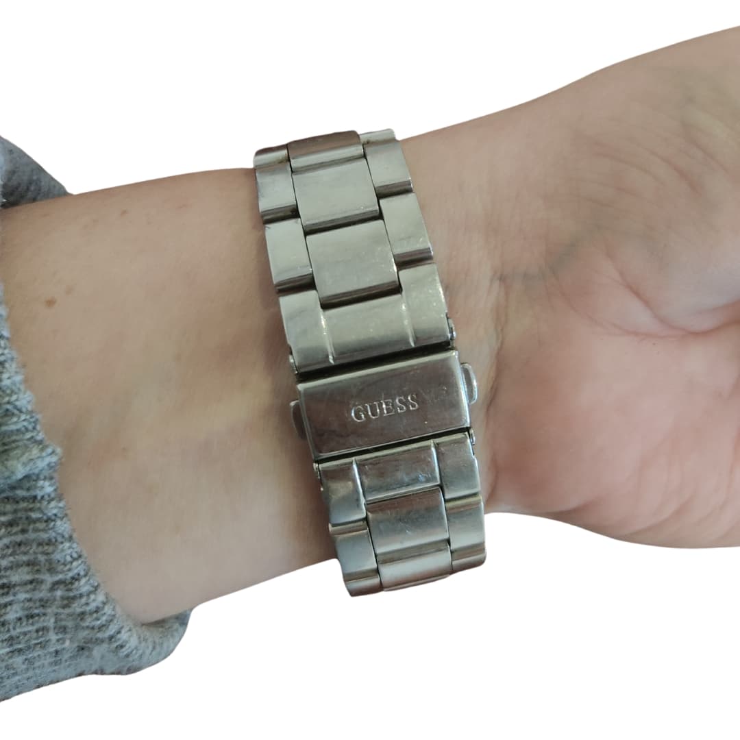 Photo by https://trato-hecho.nyc3.digitaloceanspaces.com/nextImages/(3)-reloj-guess-mujer-16.jpg